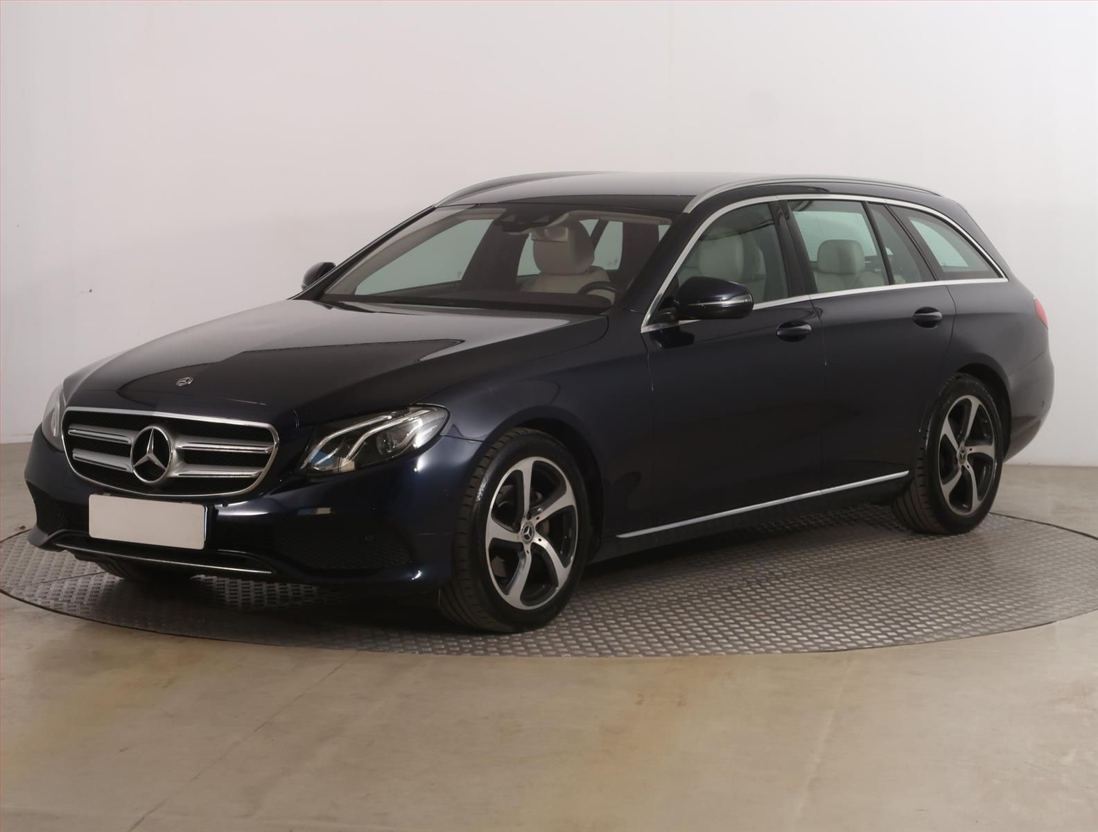 Mercedes-Benz Třídy E, 200 d, Automat, Serv.kniha - fotka 2