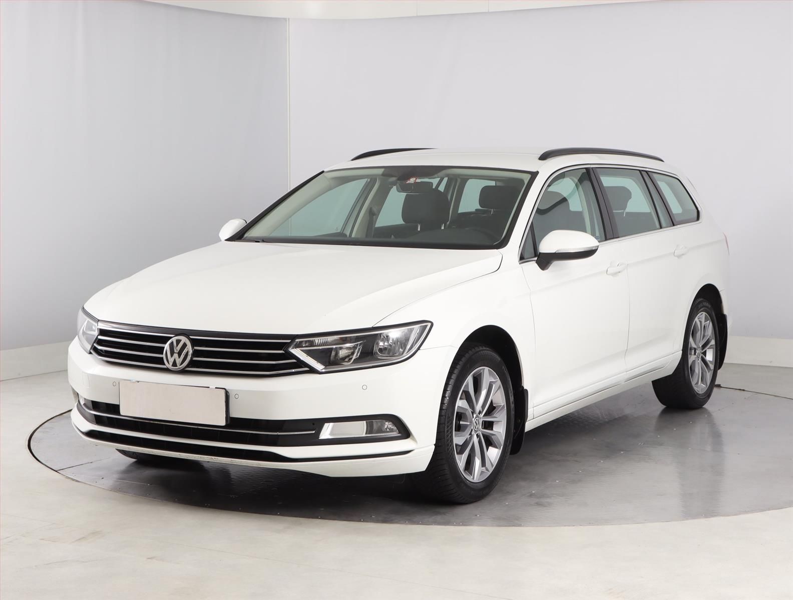 Volkswagen Passat, 1.8 TSI, Comfortline, ČR,1.maj - fotka 2