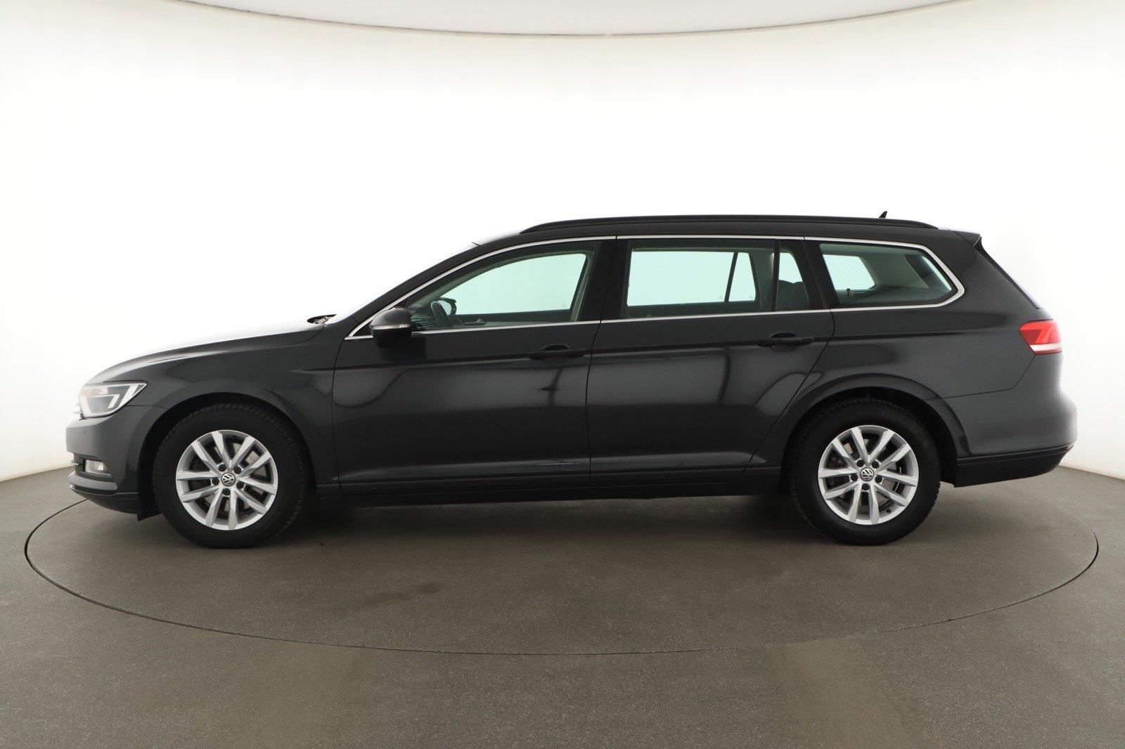 Volkswagen Passat, 2.0 TDI, Automat - fotka 3