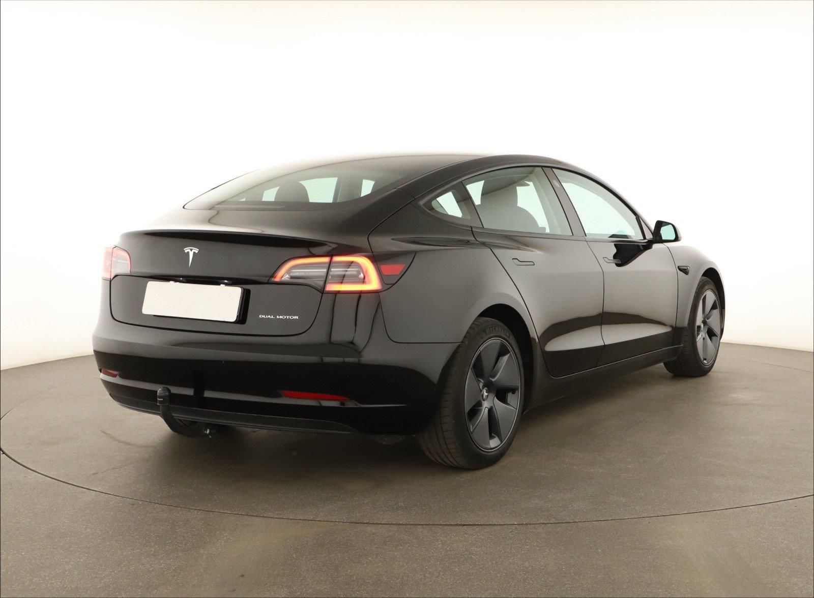 Tesla Model 3, Long Range 4WD 79kWh, SoH 95% - fotka 5