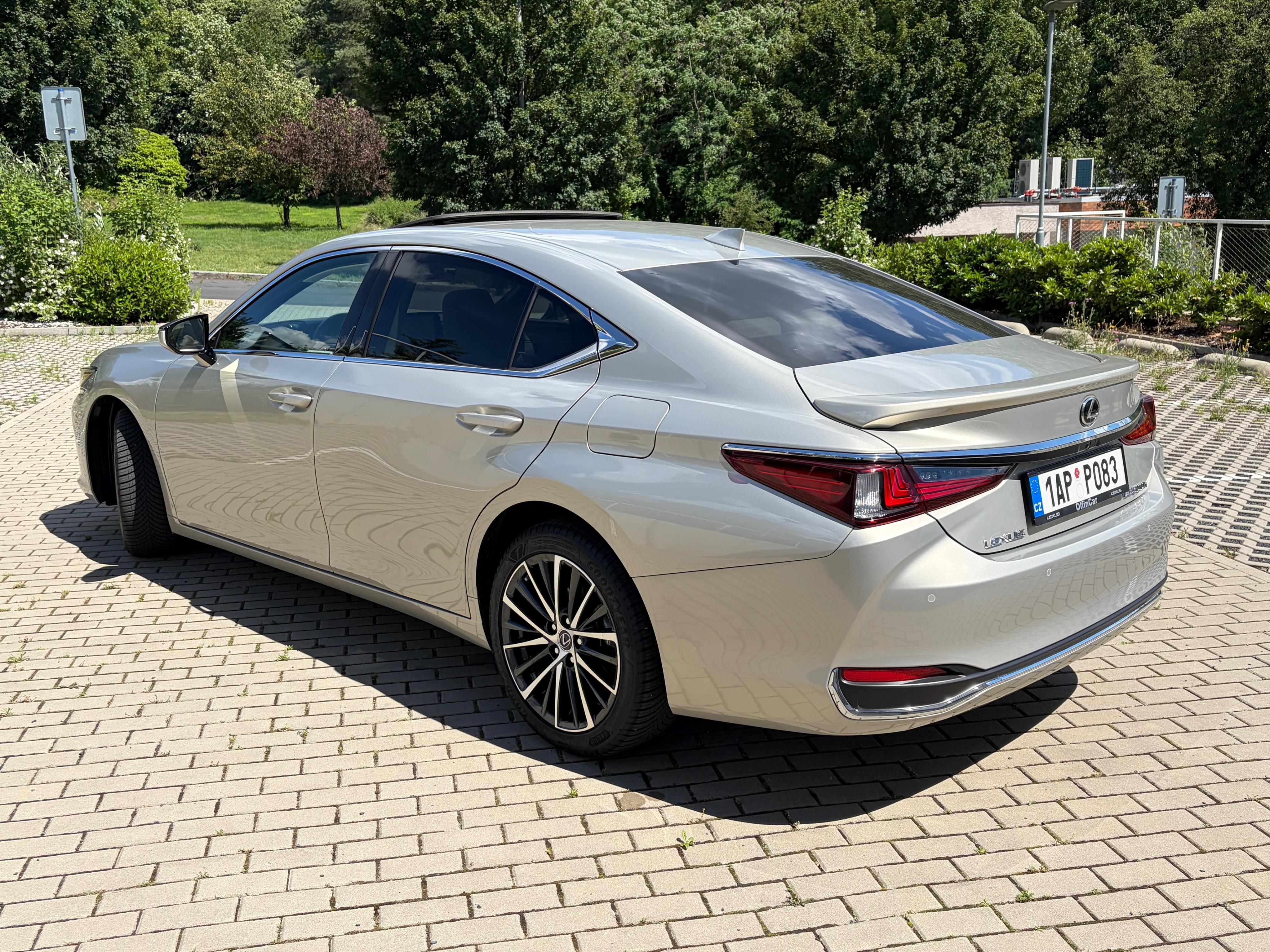 Lexus ES 300h, Business edition - fotka 2