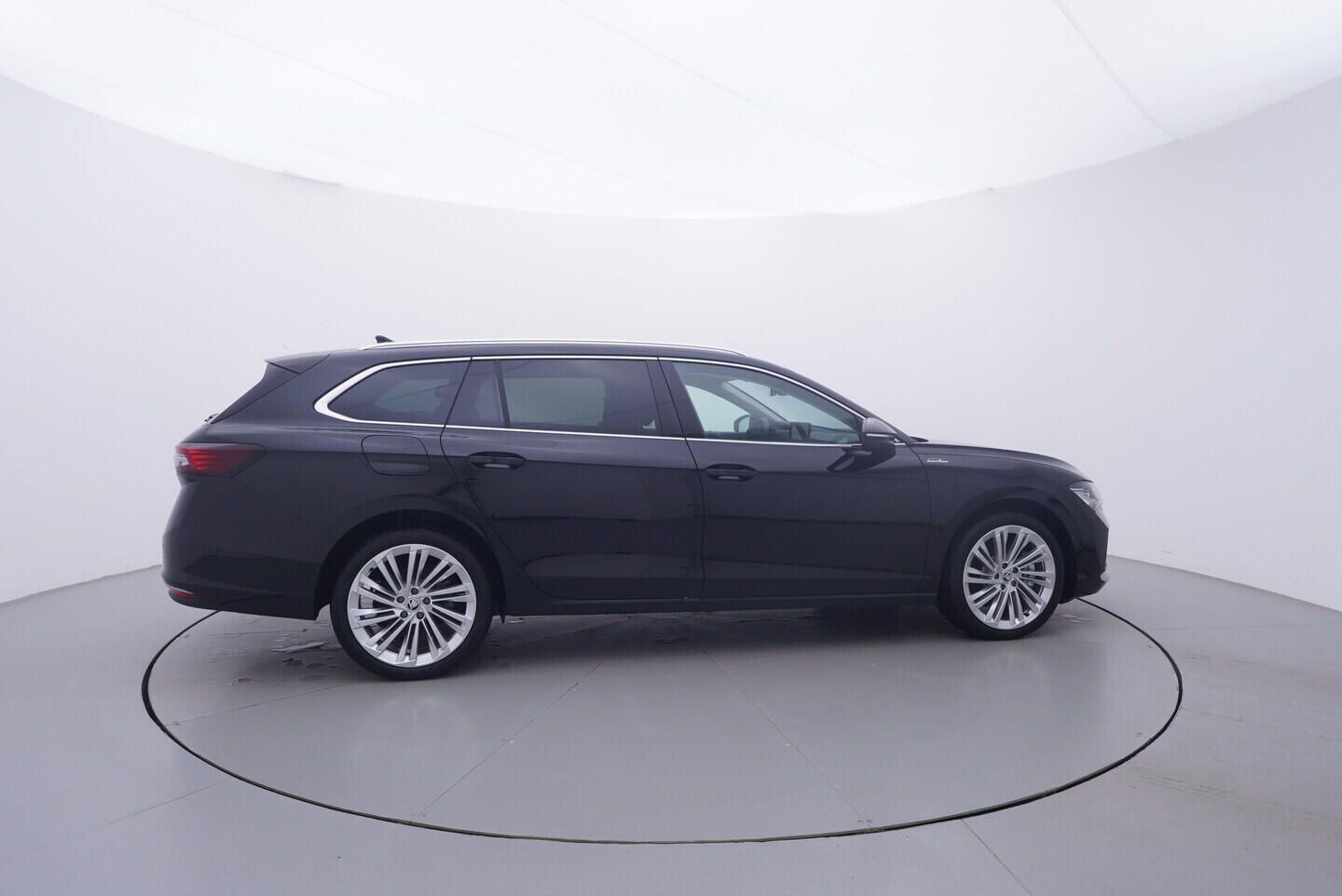 Škoda Superb, Combi L&K  2,0 TDI 4x4 142 kW - fotka 6