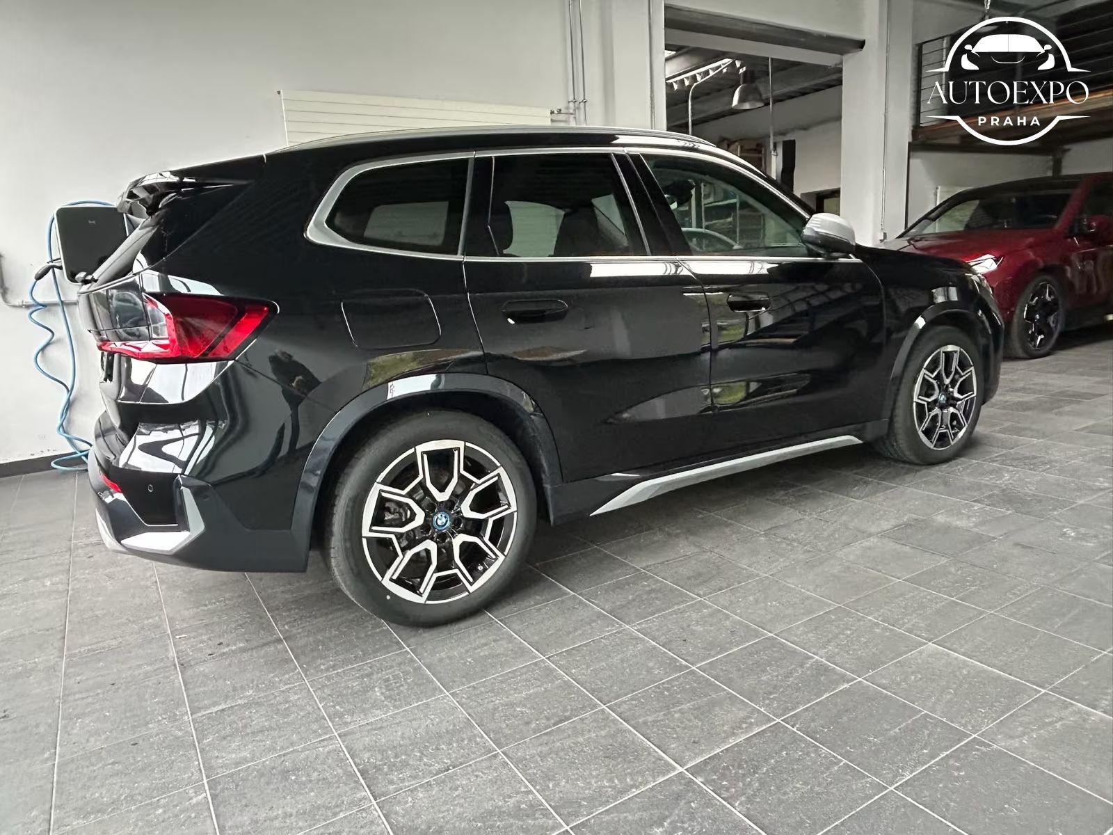 BMW iX1, 30 xDrive xLine - fotka 4