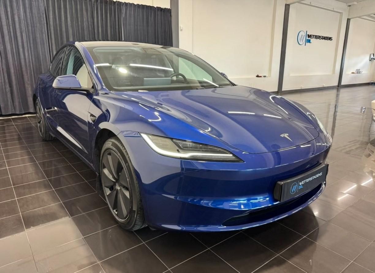Tesla Model 3, LR AWD Panorama Ambient - fotka 4