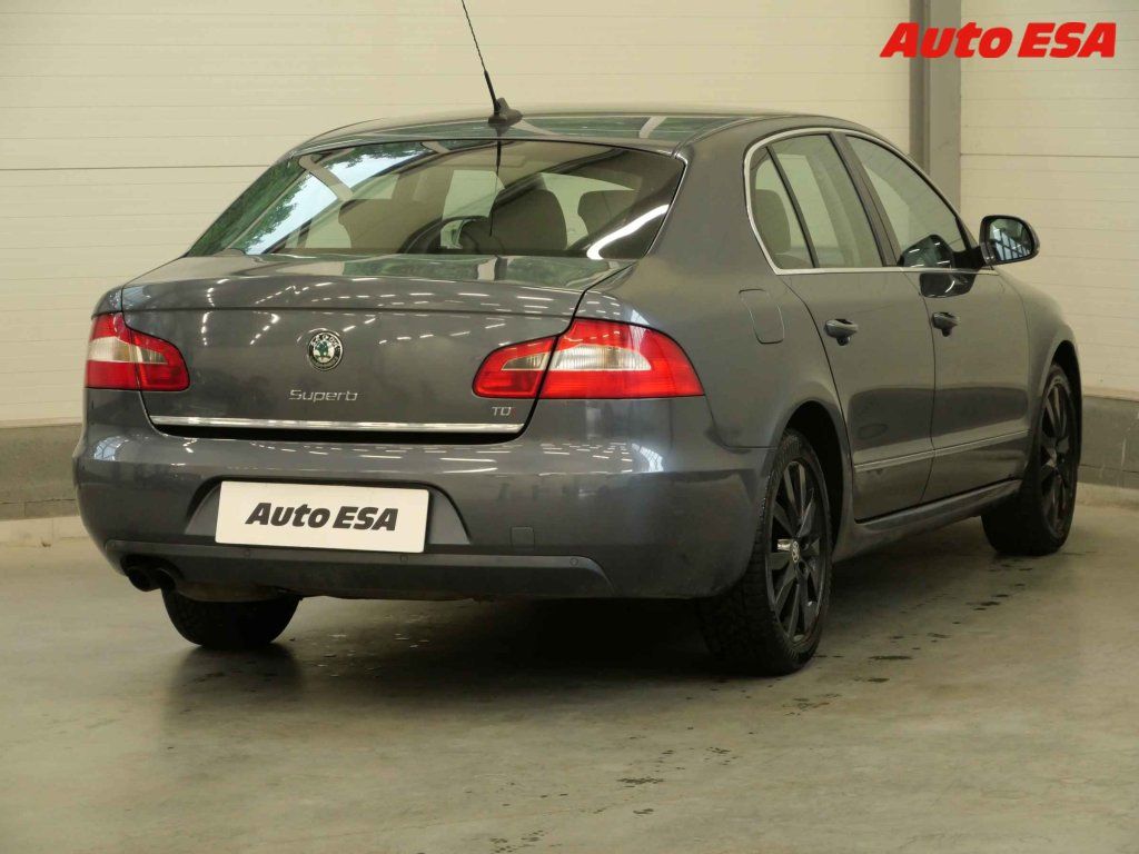 Škoda Superb, 2.0 TDi,xenon,autoAC - fotka 4