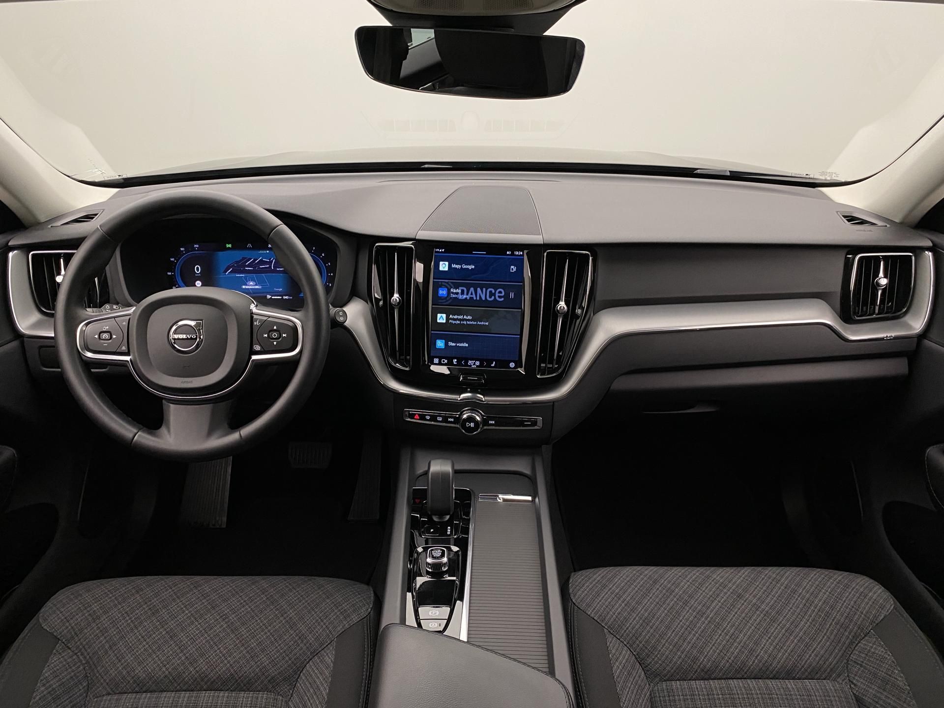 Volvo XC60, B4 CORE AUT CZ - fotka 2