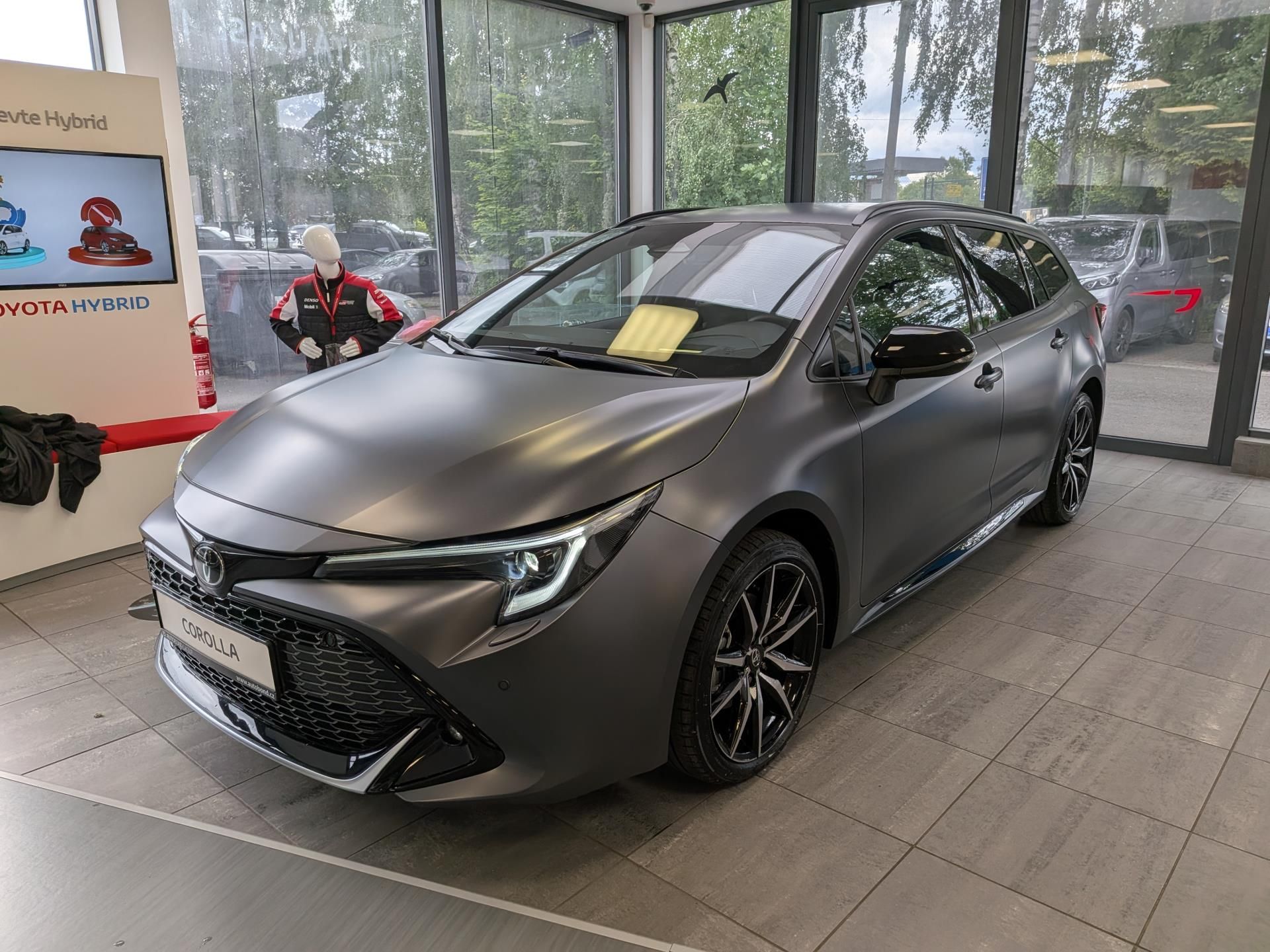 Toyota Corolla, 2,0 HEV GR SPORT JBL – MATNÁ Š - fotka 3