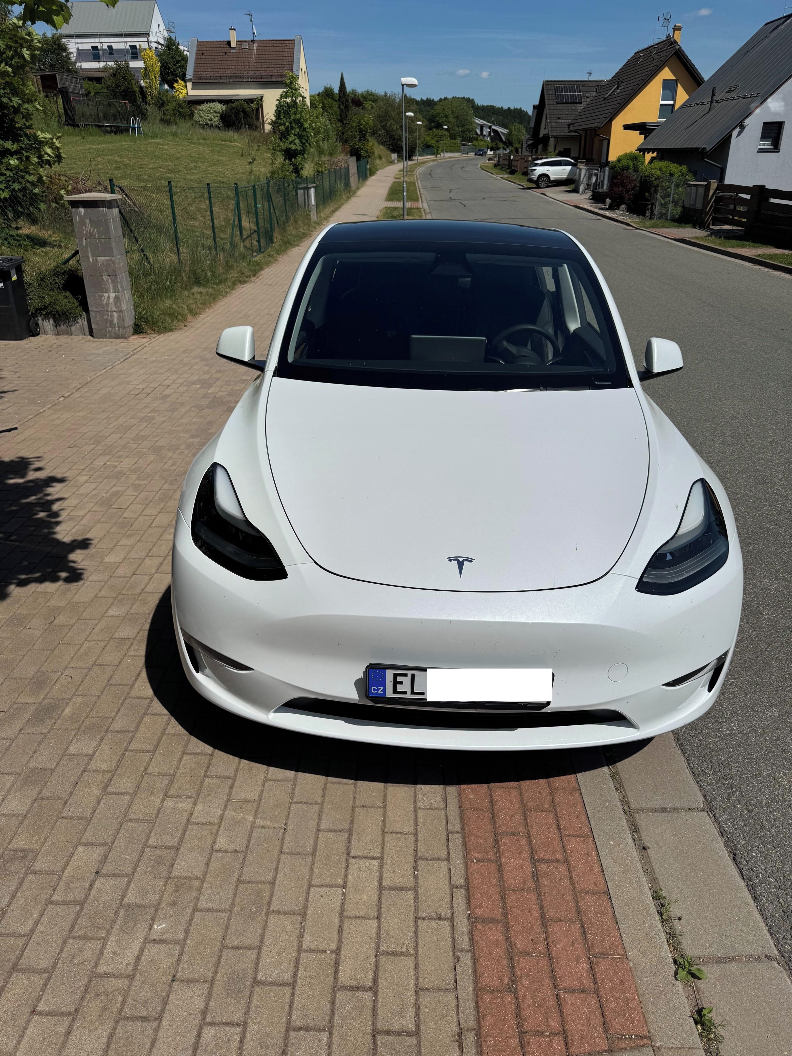 Tesla Model Y, LR AWD SoH 95% (HW4) ČR tažné - fotka 6