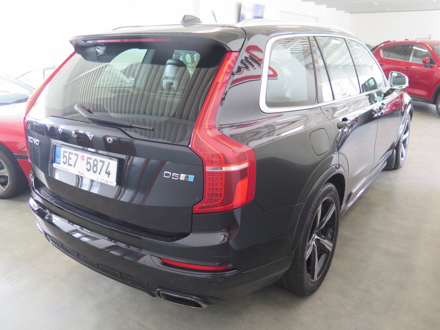 Volvo XC90, 2.0D5 RDesign,AWD,PoleStar,B&W - fotka 4