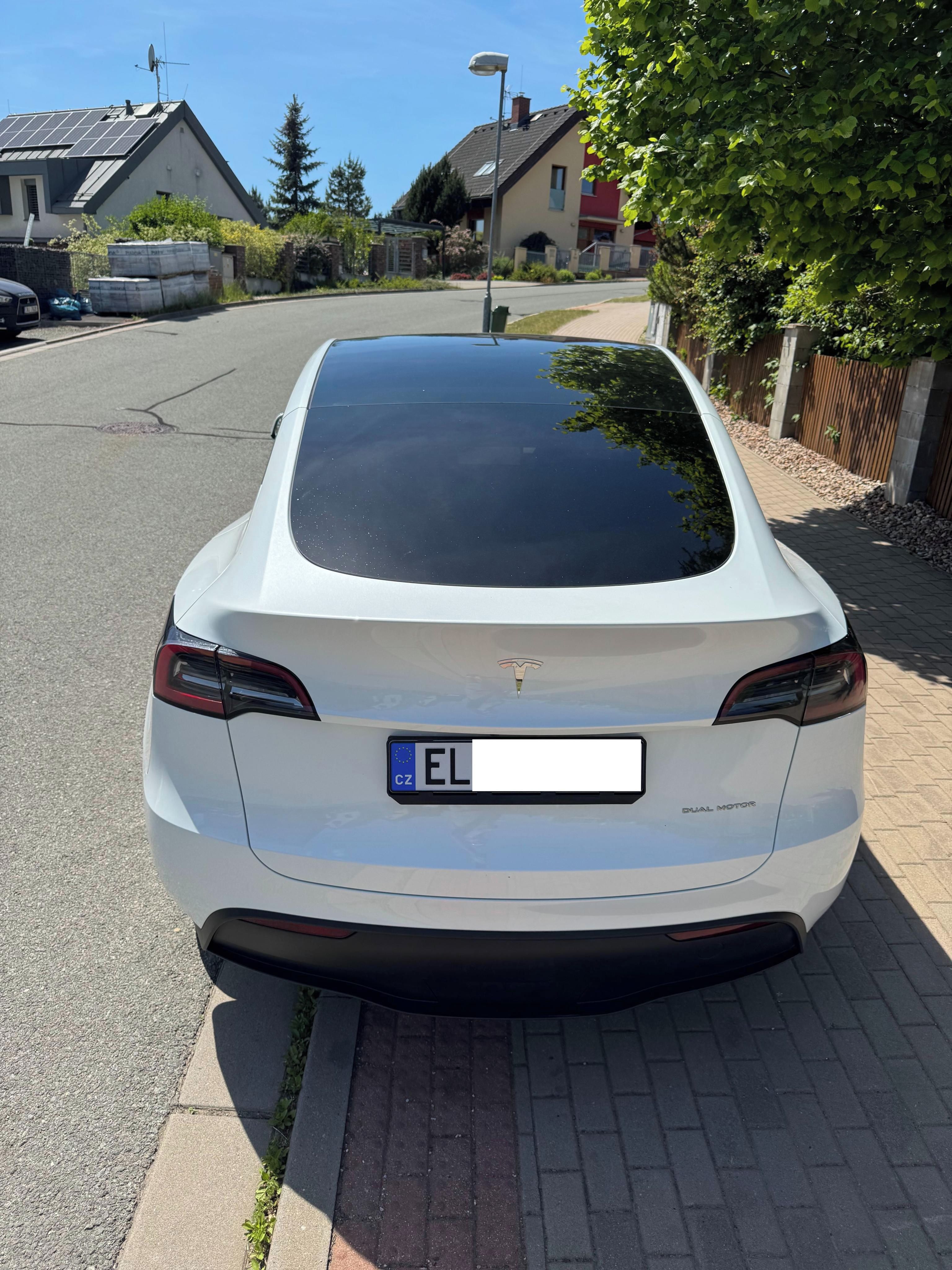 Tesla Model Y, LR AWD SoH 95% (HW4) ČR tažné - fotka 5