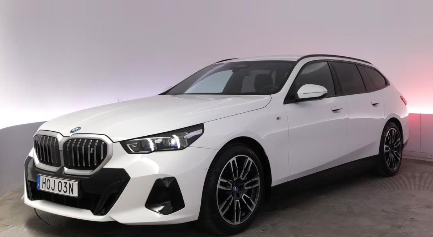 BMW i5, eDrive40 Touring SoH 96% Tažné
