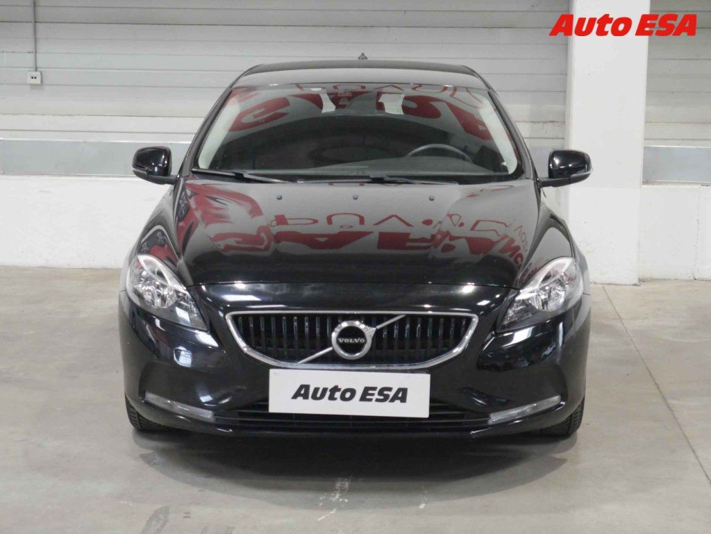 Volvo V40, 2.0 D,Navi,AC - fotka 2