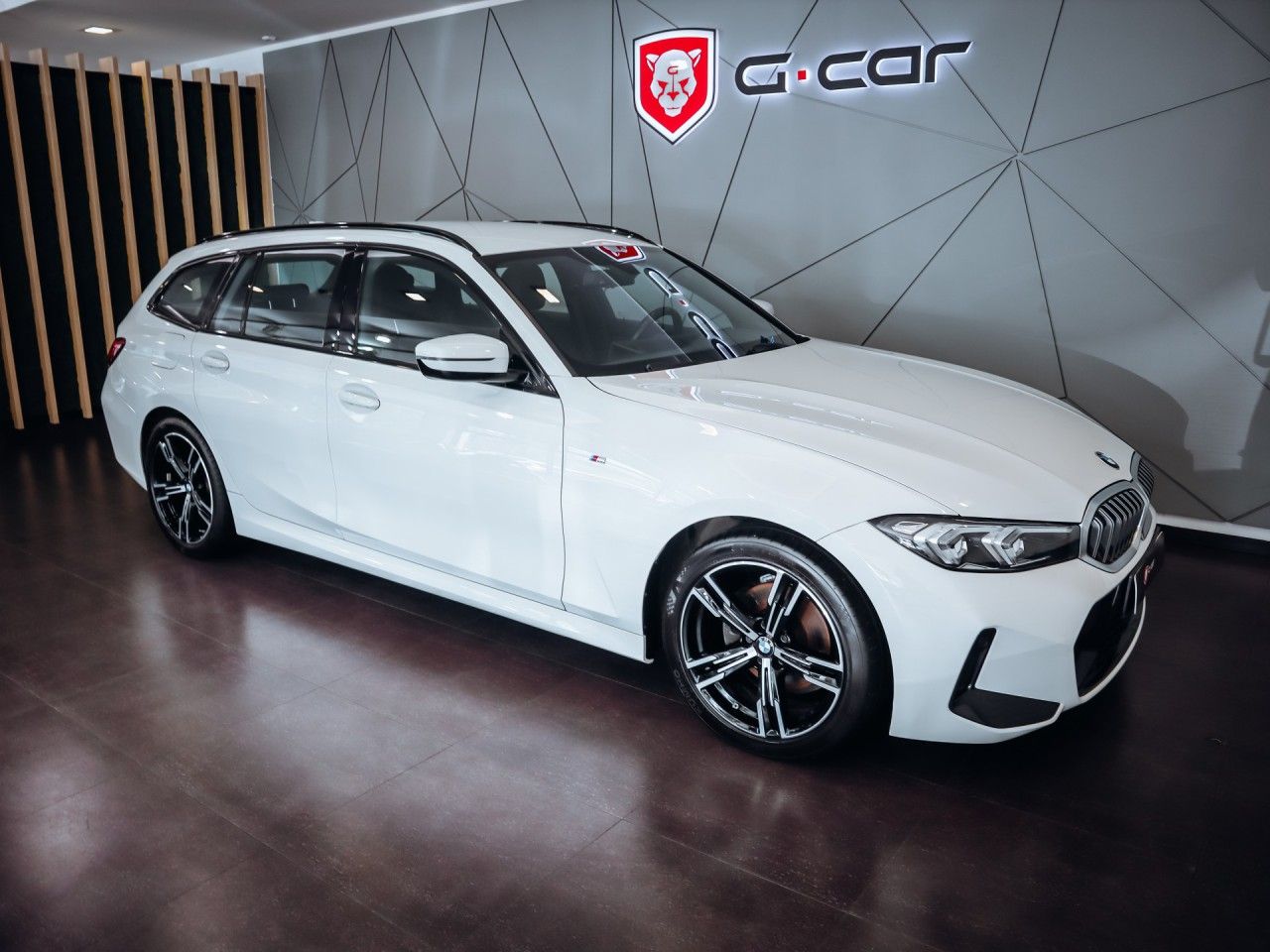 BMW Řada 3, 320d xDrive Touring M-Paket - fotka 3