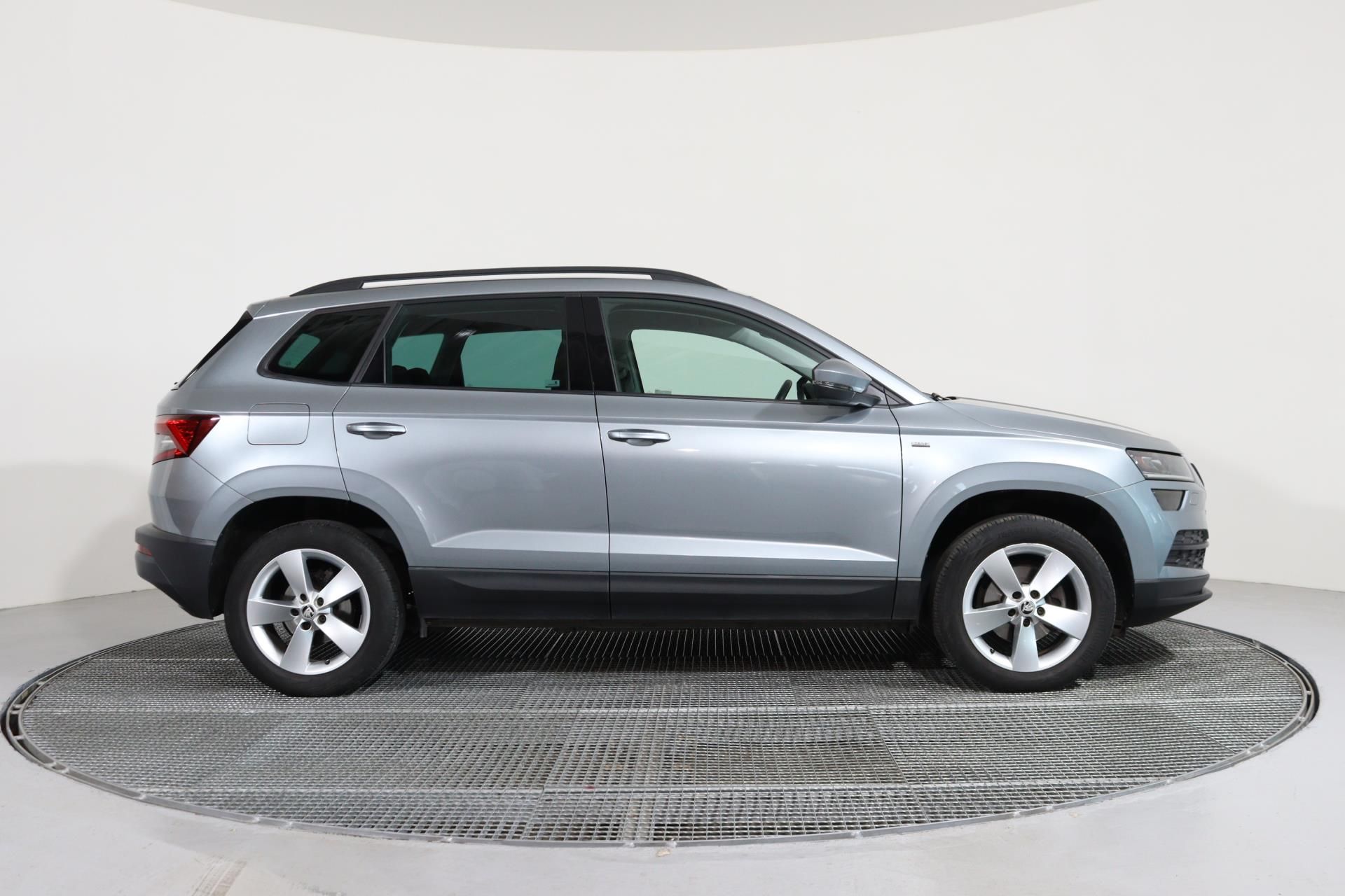 Škoda Karoq, AMBITION 1,0TSI 125 YEARS DRIV - fotka 3
