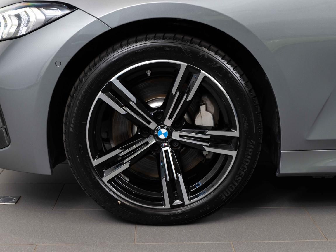 BMW Řada 3, 330i xDrive Touring - fotka 6