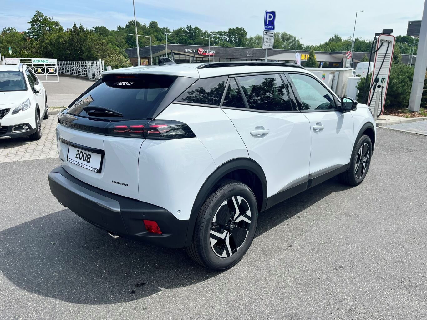 Peugeot 2008, ALLURE Hybrid 145 e-DCS6 - fotka 4