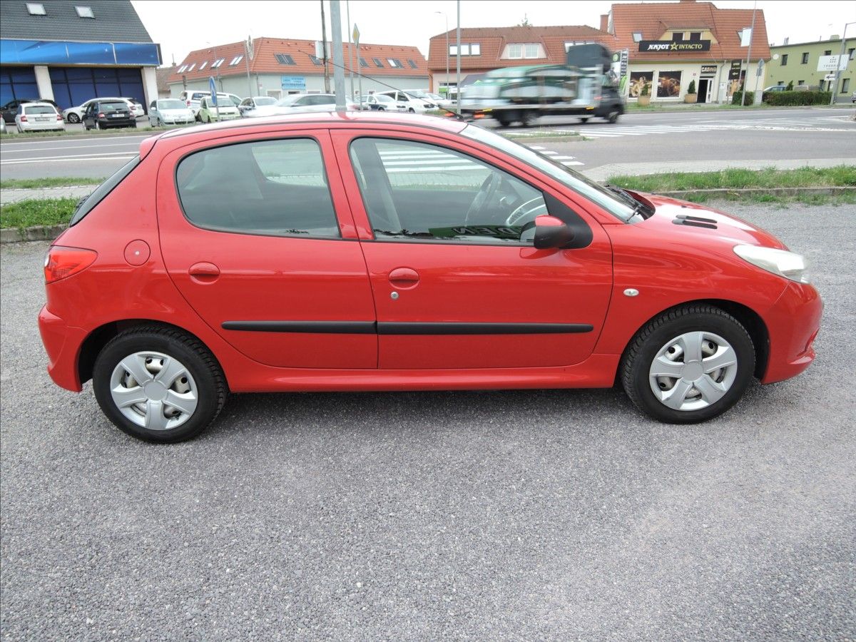 Peugeot 206, 1,4 i 1.maj. 88tkm  + - fotka 5