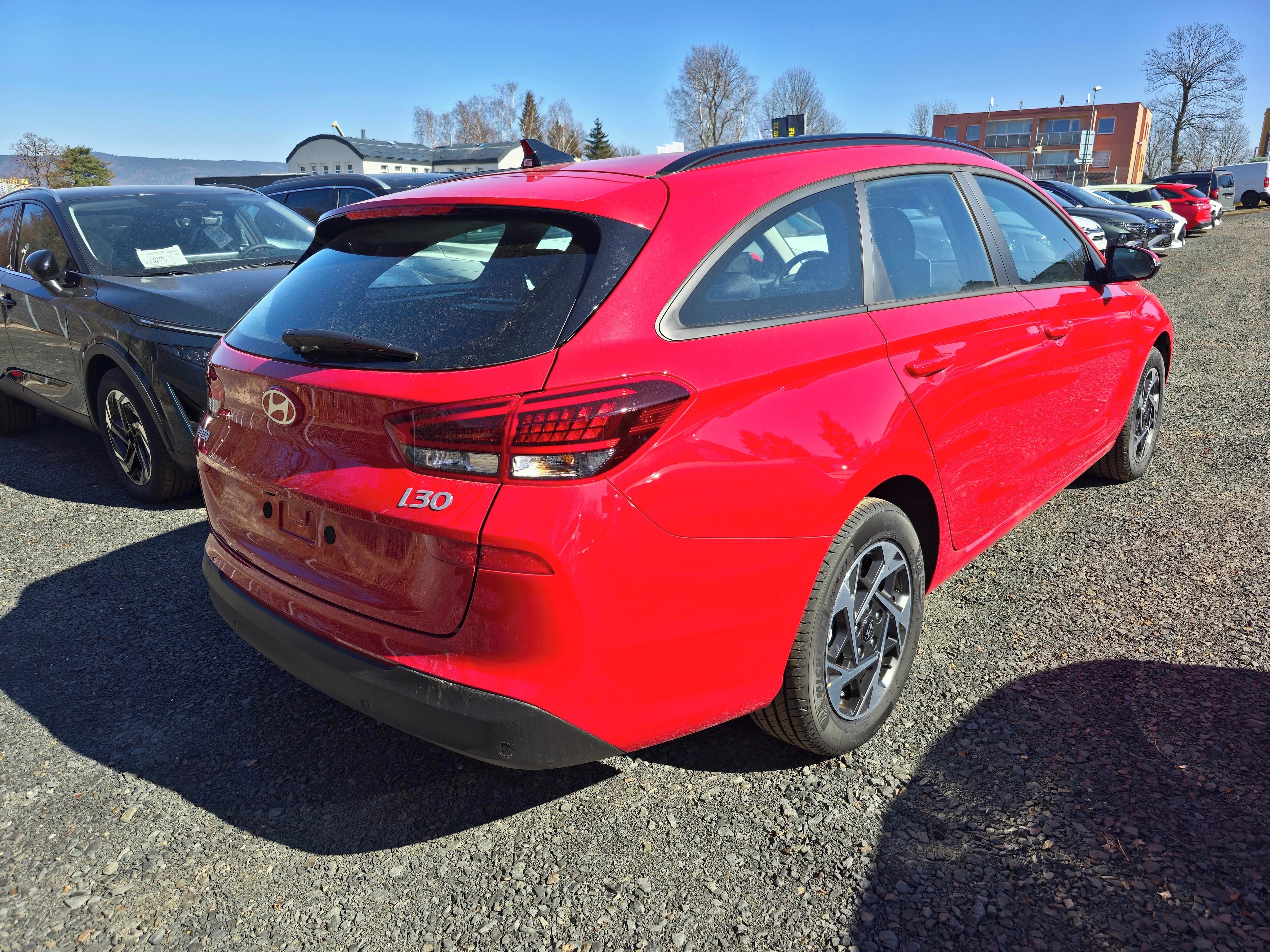 Hyundai i30, KOMBI 1,0 T-GDi (85kW) Comfort - fotka 3