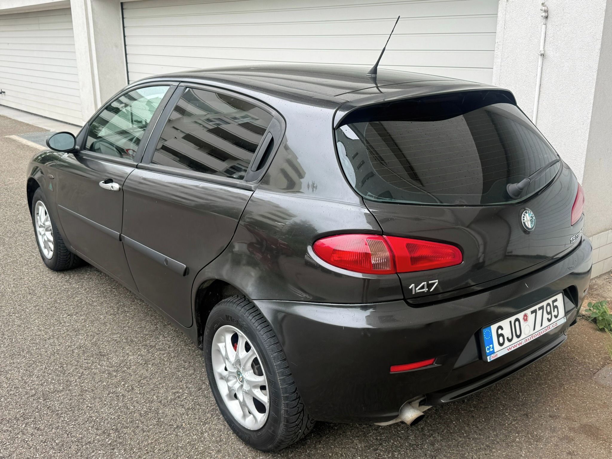 Alfa Romeo 147, 1.6i, 77kw L+Z pneu - fotka 3