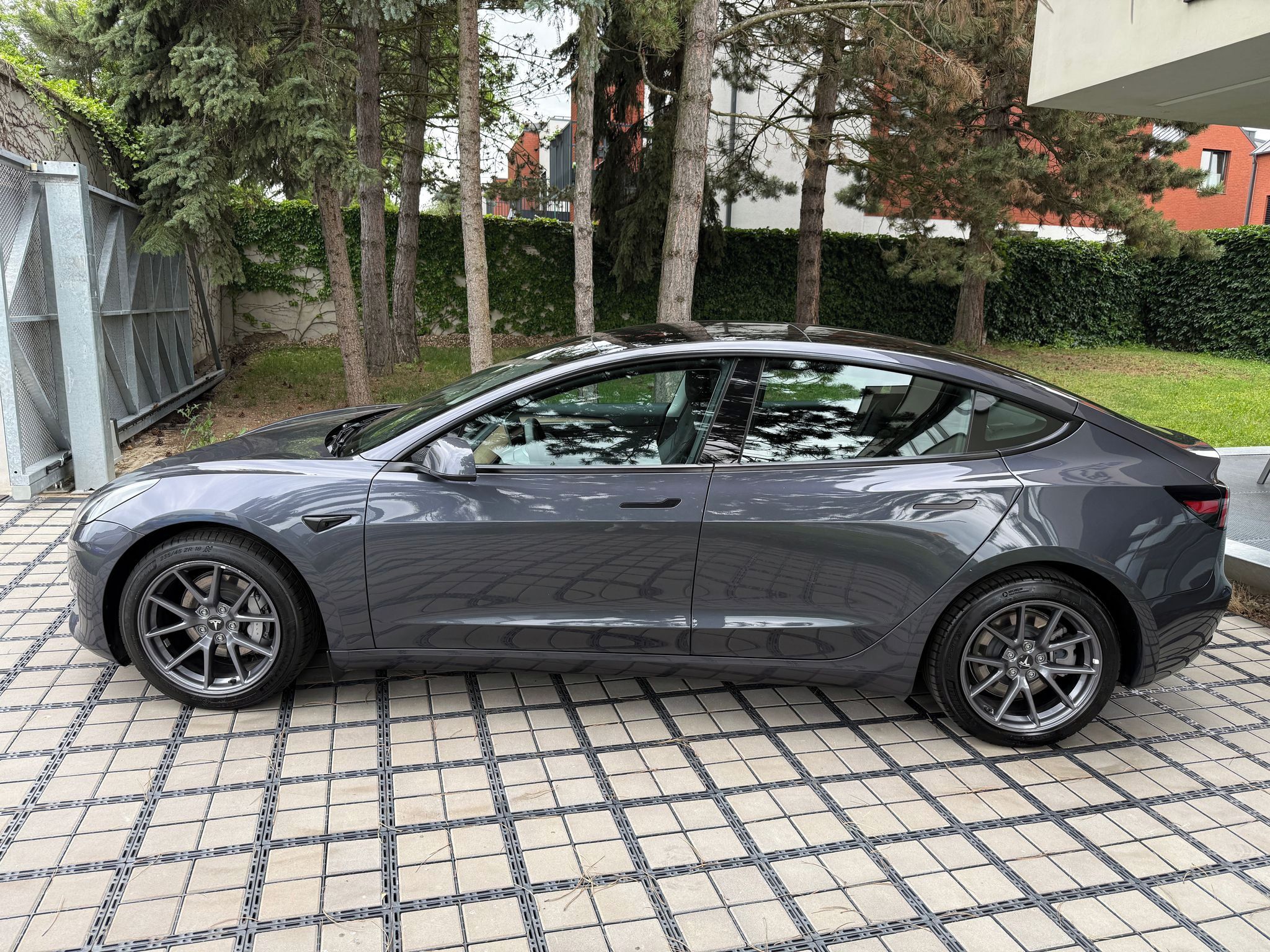 Tesla Model 3, Long Range AWD Tažné zařízení - fotka 3
