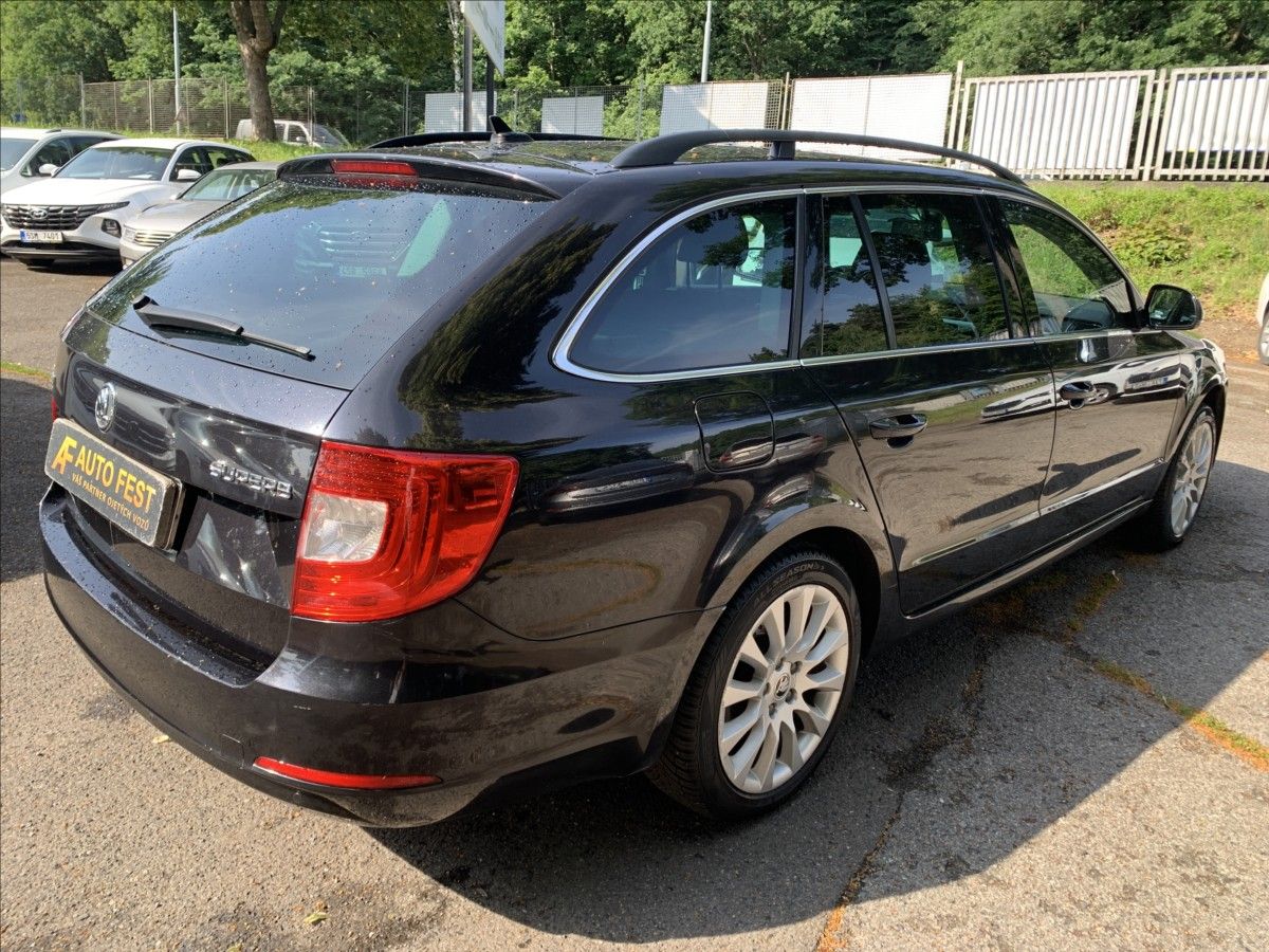 Škoda Superb, 2,0 TDI DSG - fotka 5