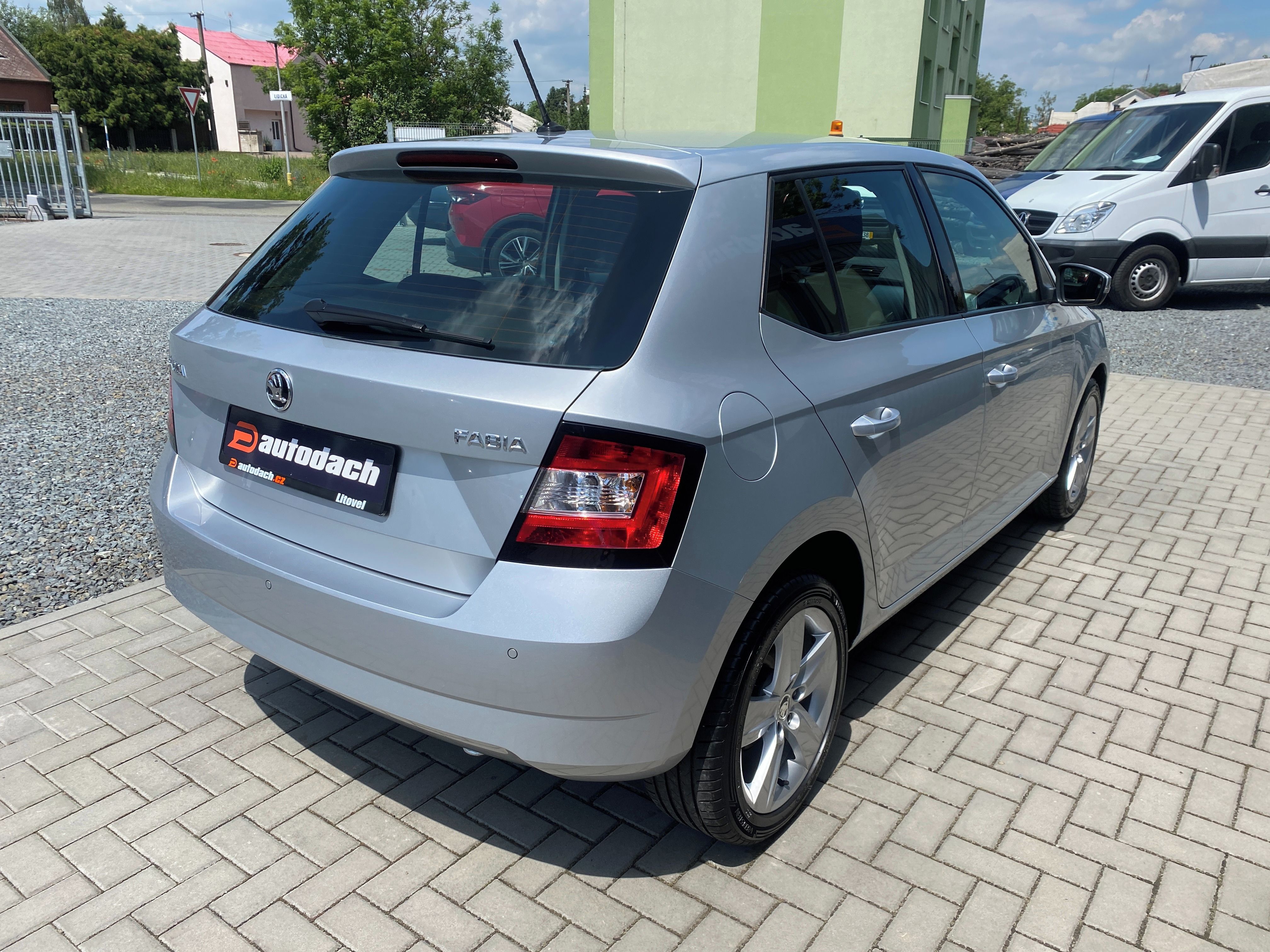 Škoda Fabia, 1.2 TSI 66kW - ALU - PDC - fotka 5