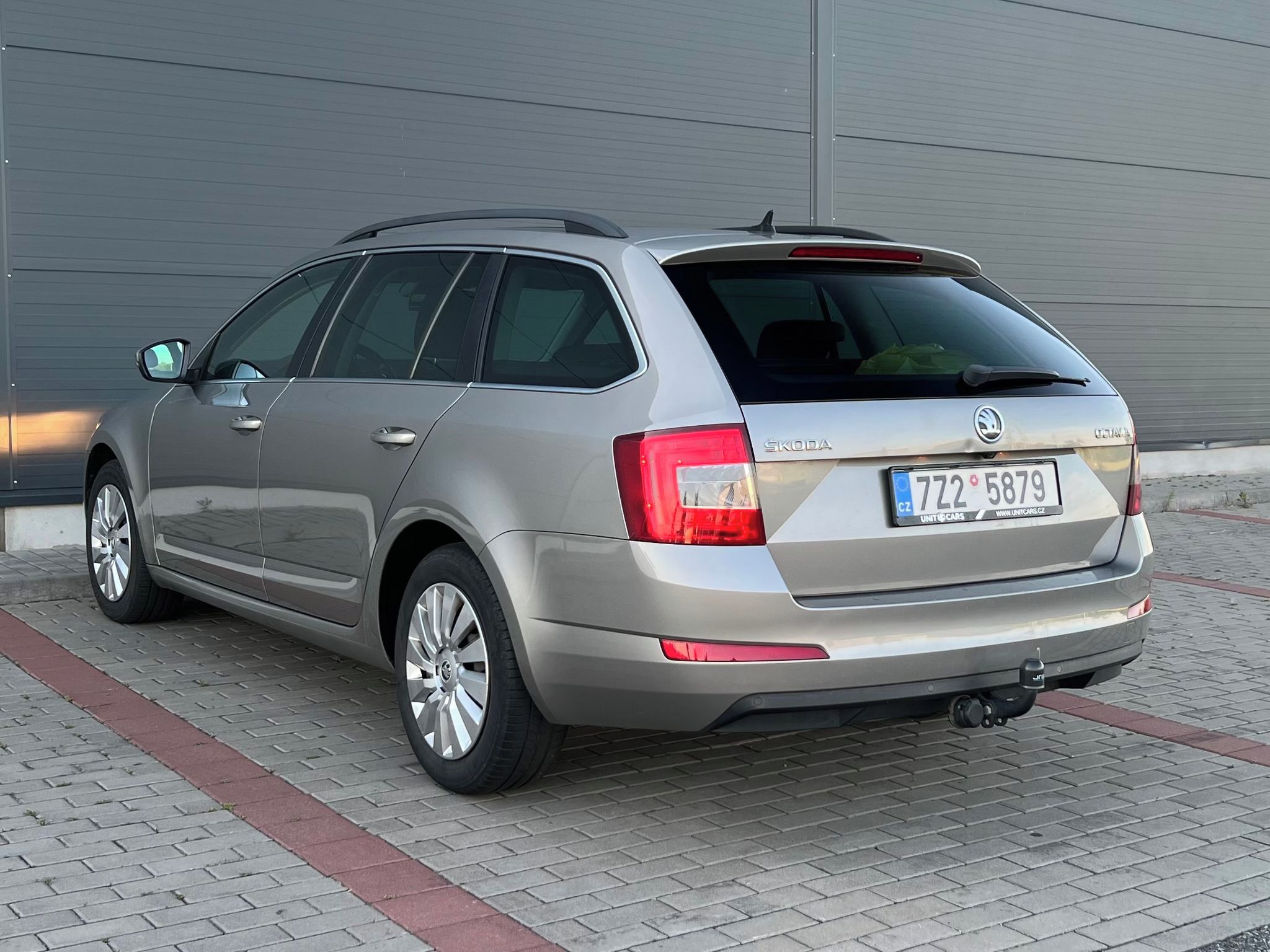 Škoda Octavia, 1,6 TDi 81kW STYLE-KAMERA.P - fotka 6