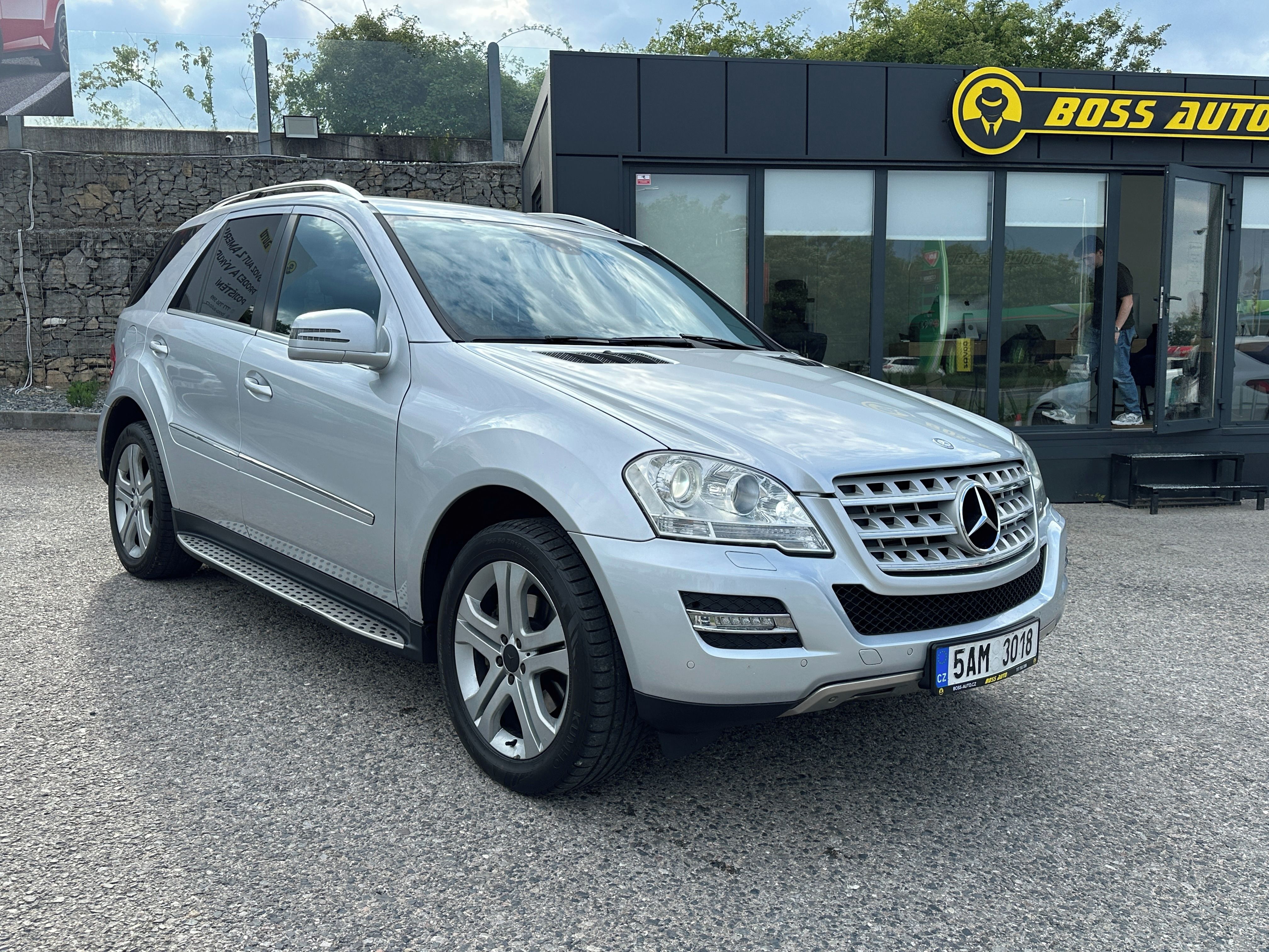Mercedes-Benz ML, Mercedes-Benz ML 350 2011 - fotka 2