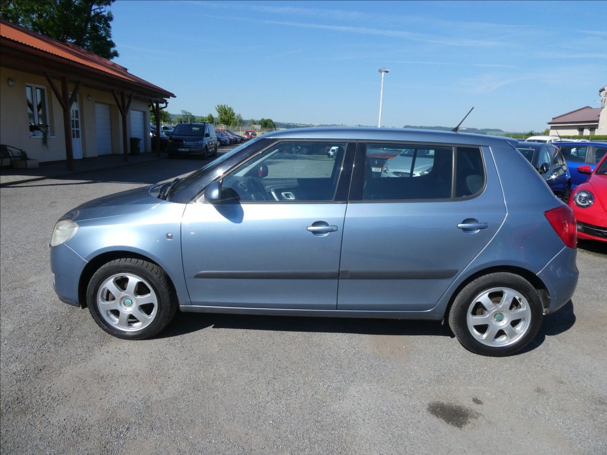 Škoda Fabia, 1,6 Sport 77kW auto klima,závě - fotka 2