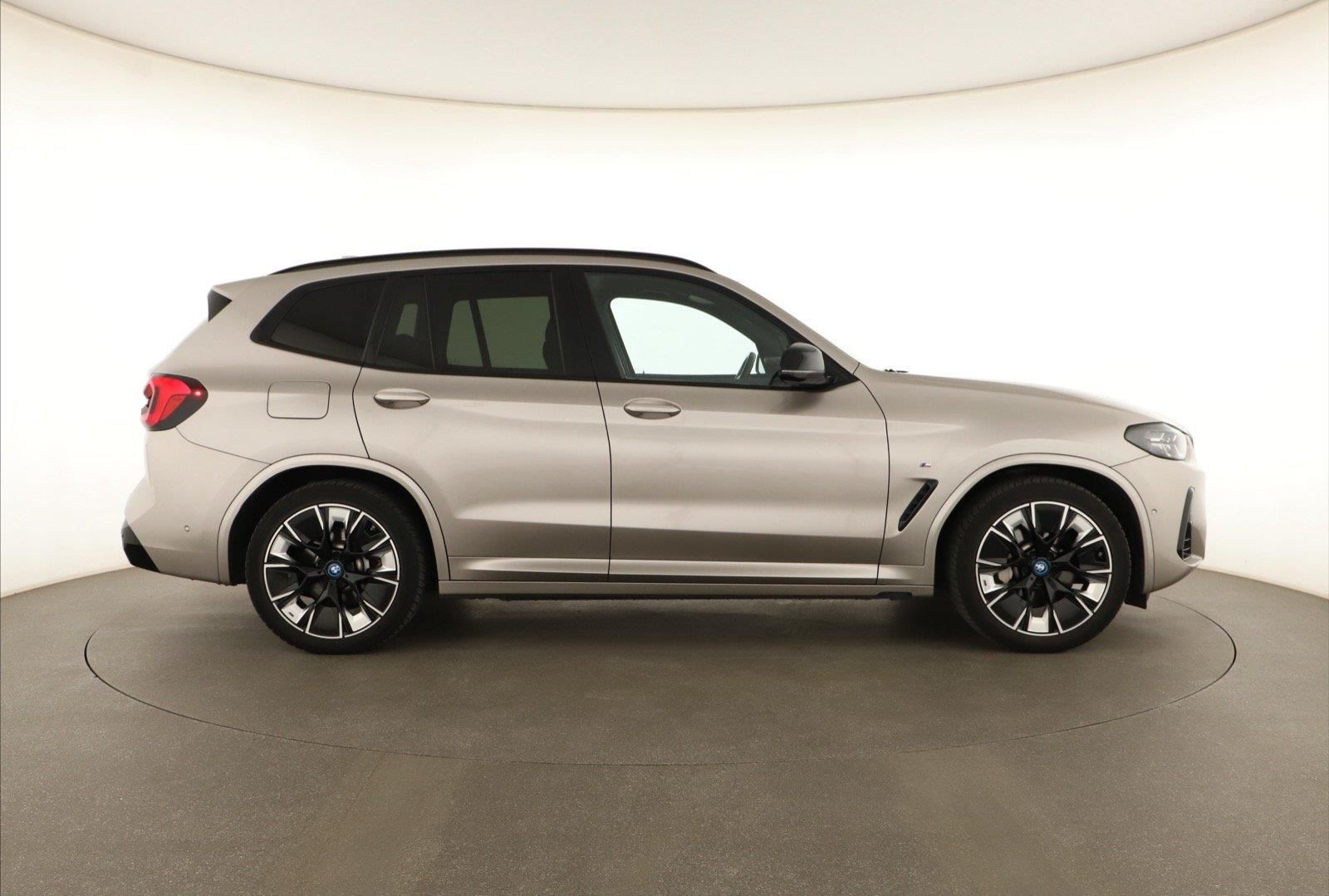 BMW iX3, 80 kWh - fotka 6