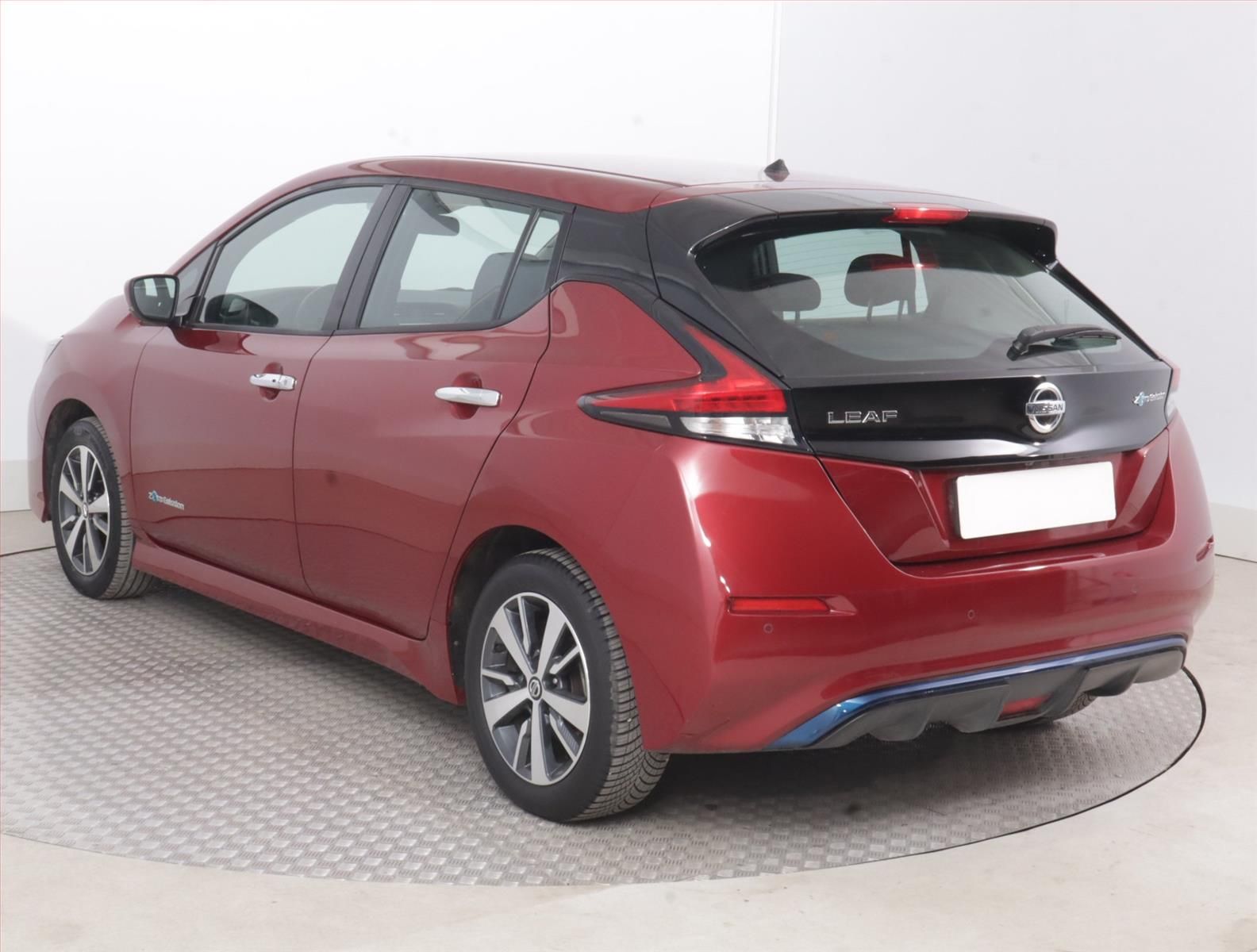 Nissan LEAF, 40 kWh, SoH 88%, Automat - fotka 4