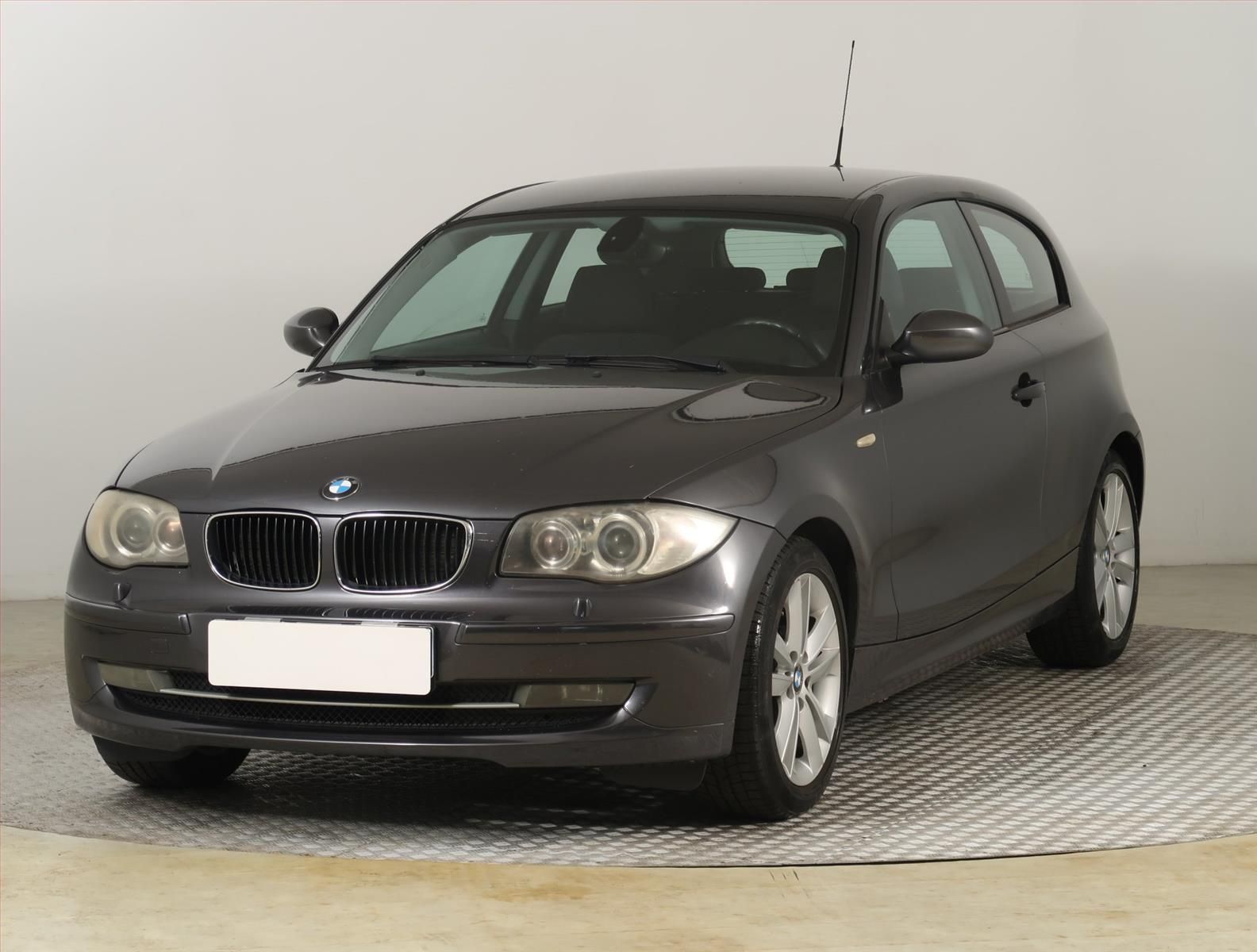 BMW Řada 1, 116i, Parkovací asistent - fotka 2