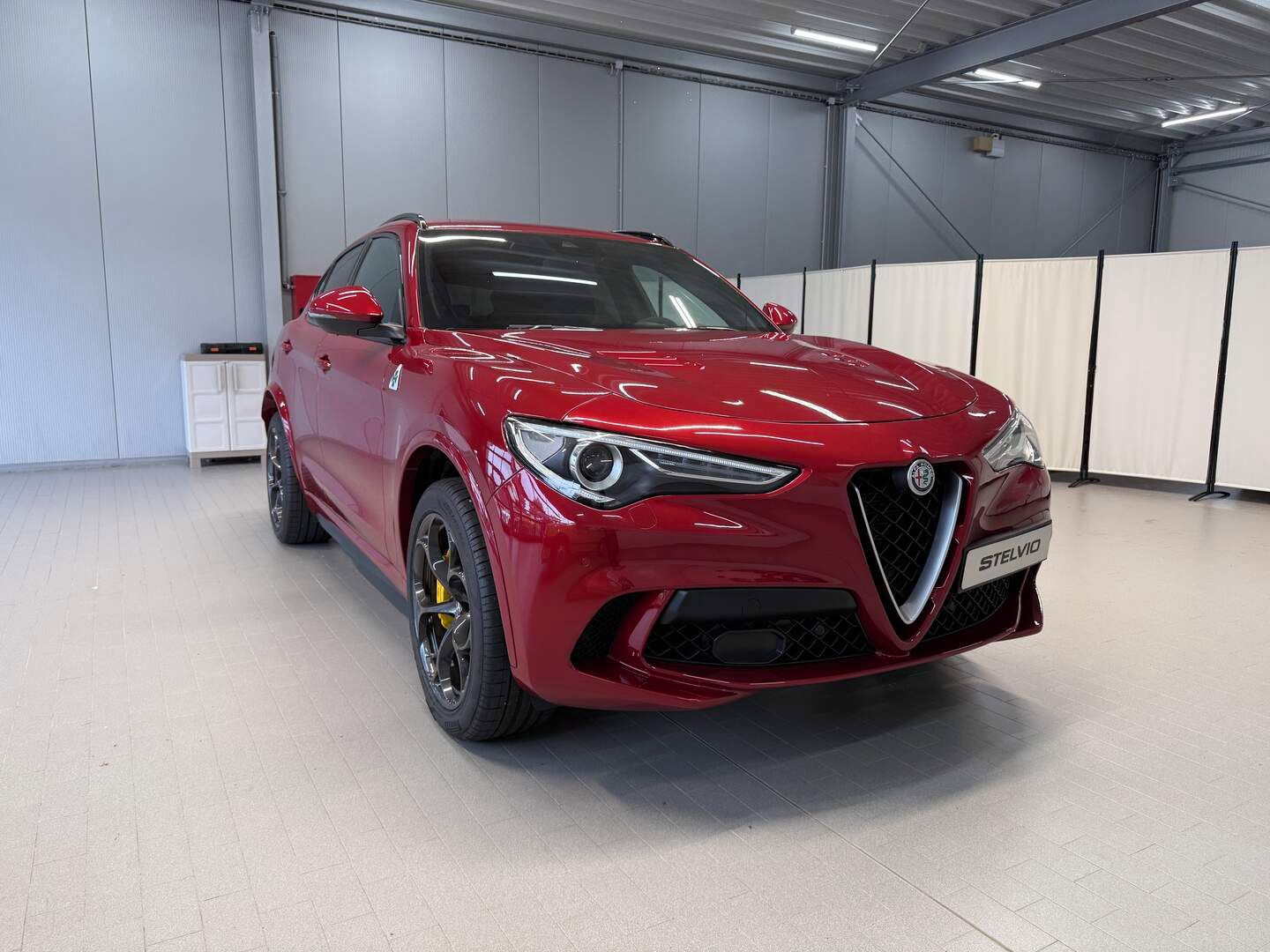 Alfa Romeo Stelvio, 2.9T V6 8AT 510k Q4 QUADRIFOGL - fotka 6