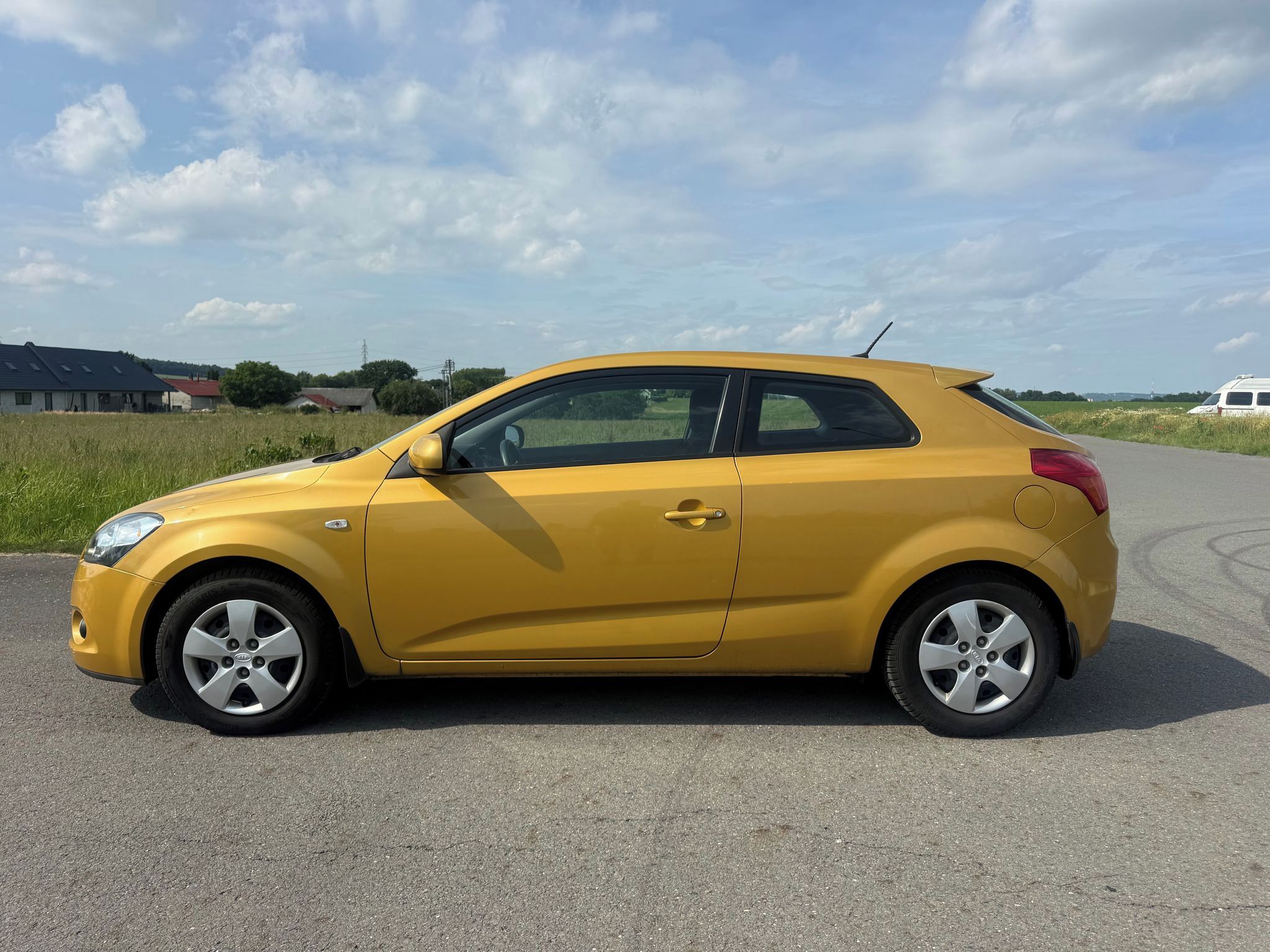 Kia Cee´d, 1,6 91 kW BENZIN 8700 KM - fotka 2