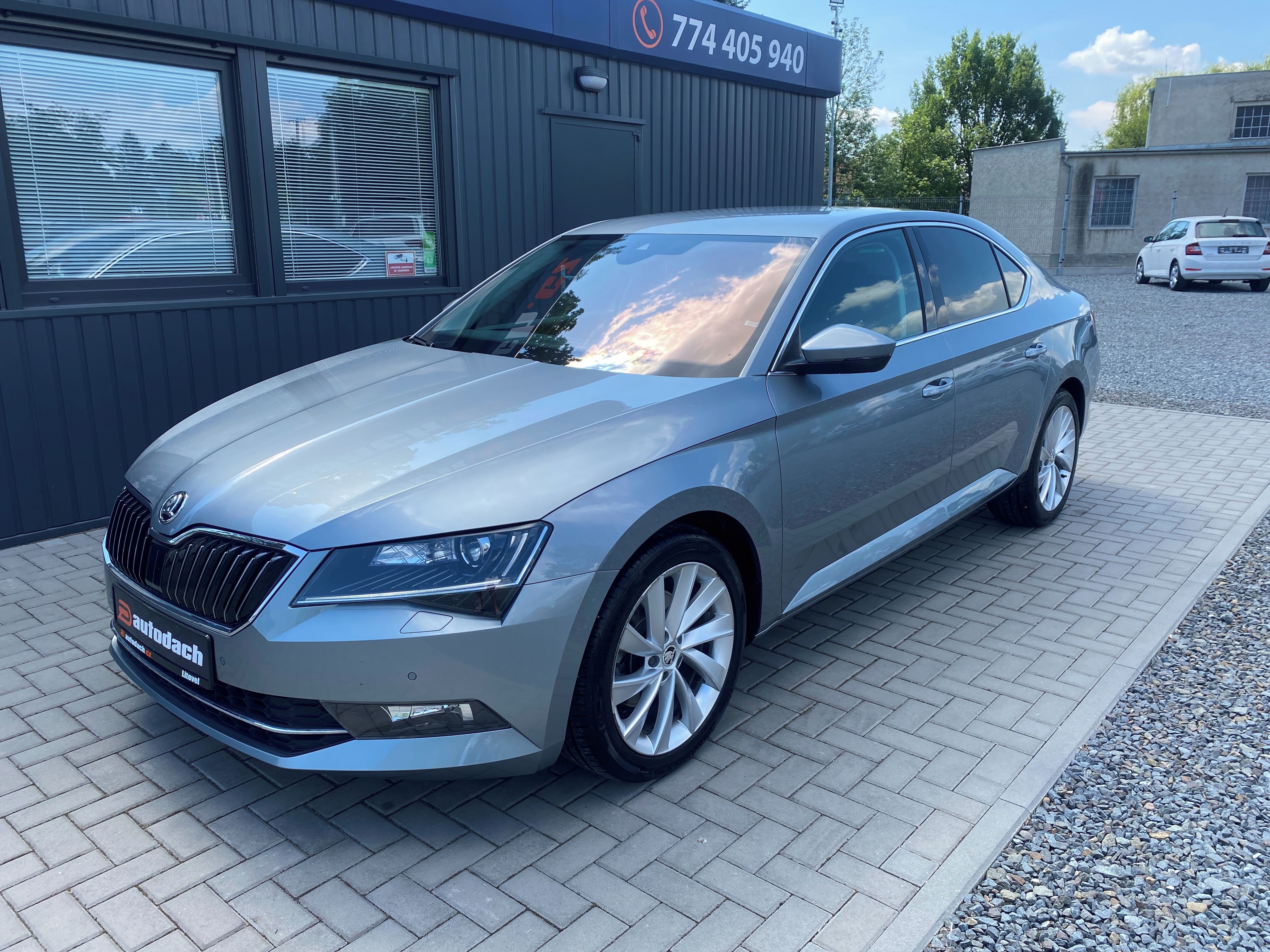 Škoda Superb, 2.0TDI110kW-1xMAJ.-CZ-66 000KM - fotka 2