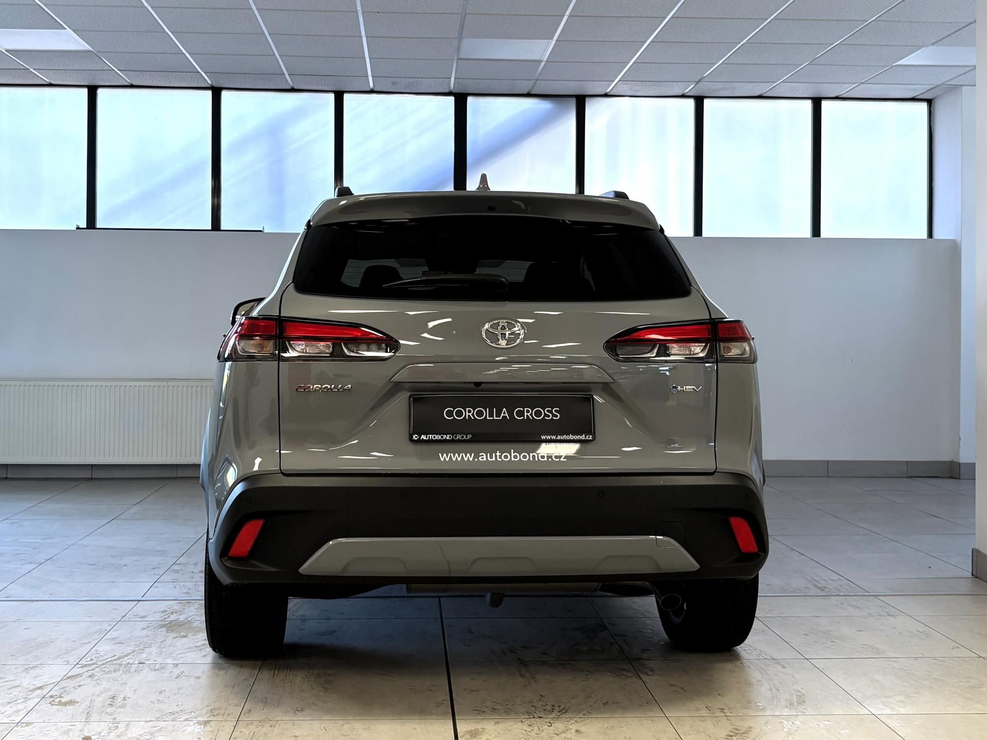 Toyota Corolla Cross, 2.0 Hybrid (197 k), e-CVT, 4x2 - fotka 4