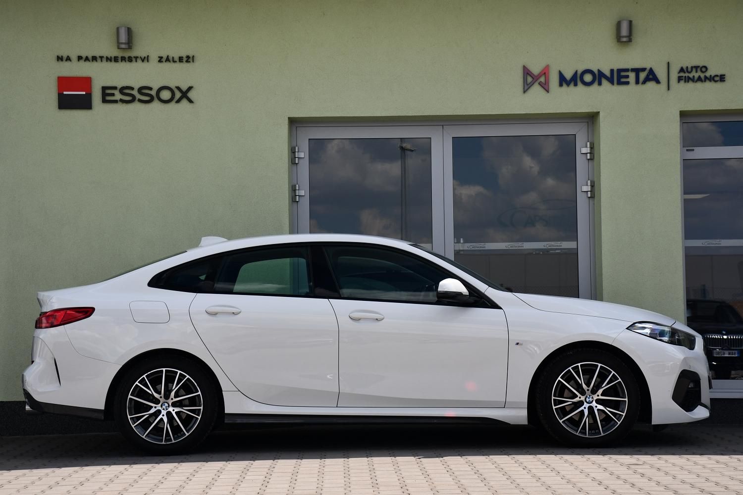 BMW Řada 2, 218d M-SPORT 1M ČR - fotka 6
