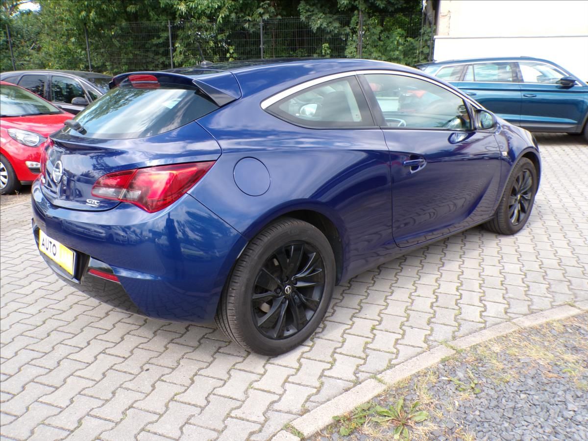 Opel Astra, 2,0 GTC - fotka 4