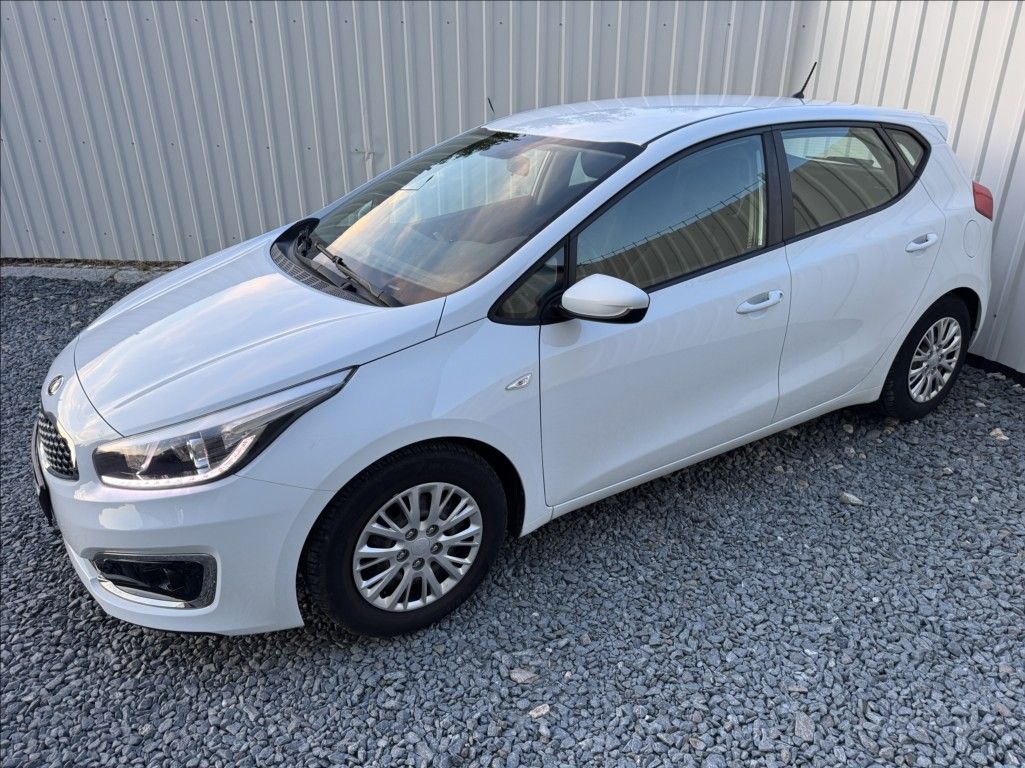 Kia Cee´d, 1,6 GDI 99kW tempomat původ ČR - fotka 5
