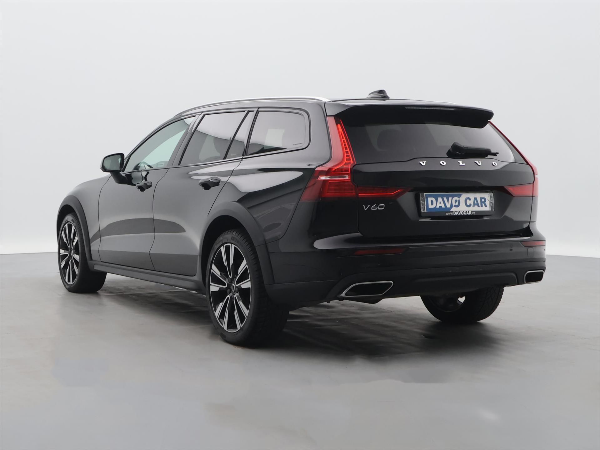 Volvo V60, 2,0 B4 AWD Cross Country CZ 1. - fotka 5
