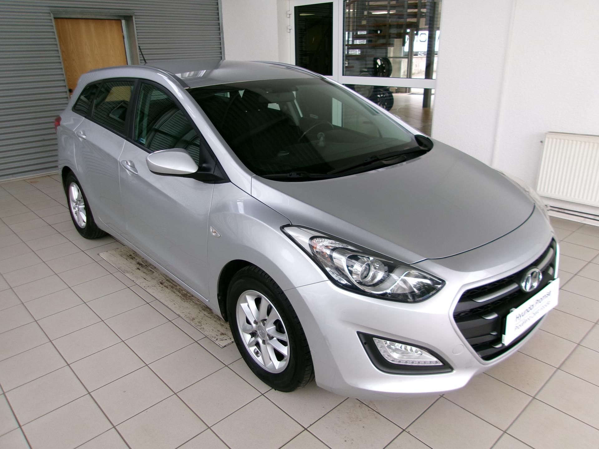 Hyundai i30, 1.6i 88kW, ČR, AC - fotka 3