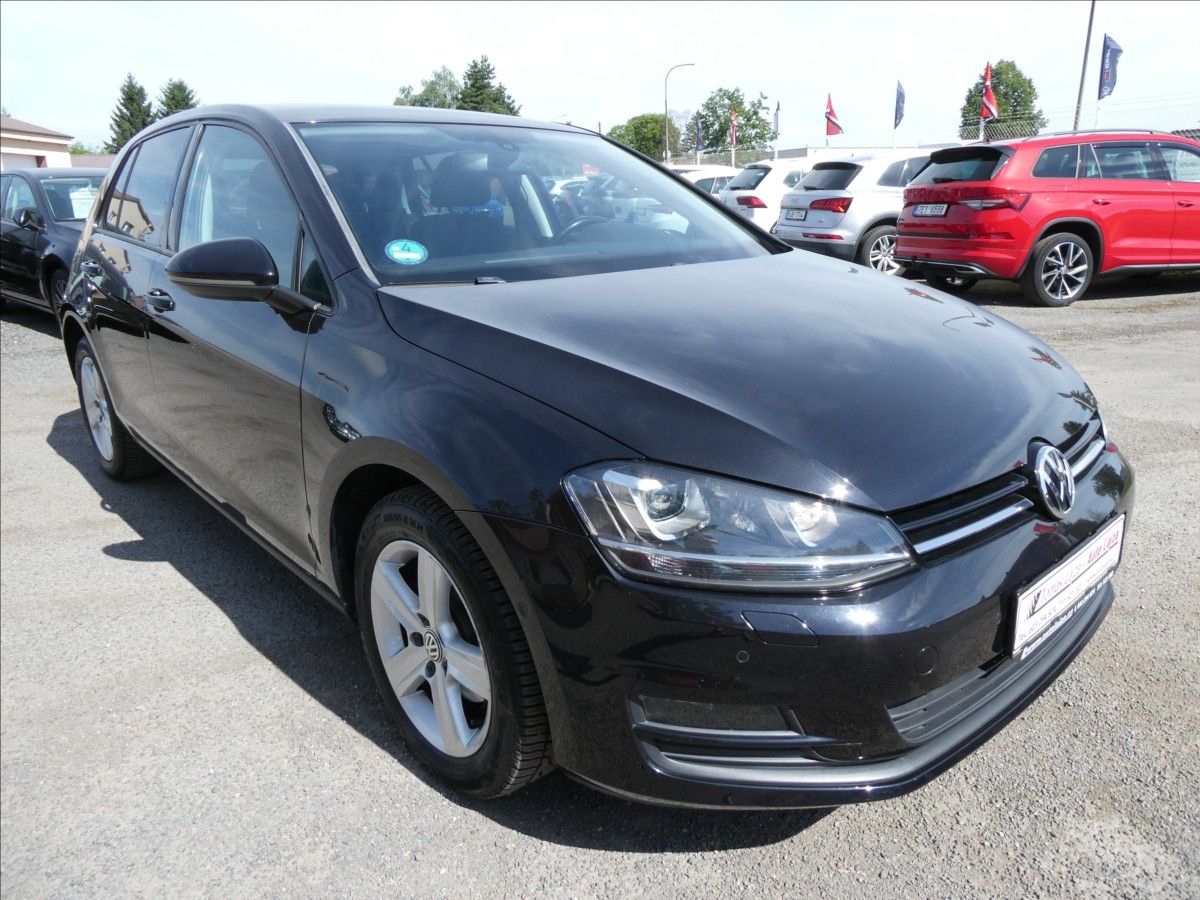 Volkswagen Golf, 1,6 TDi 77kW serviska, xenony