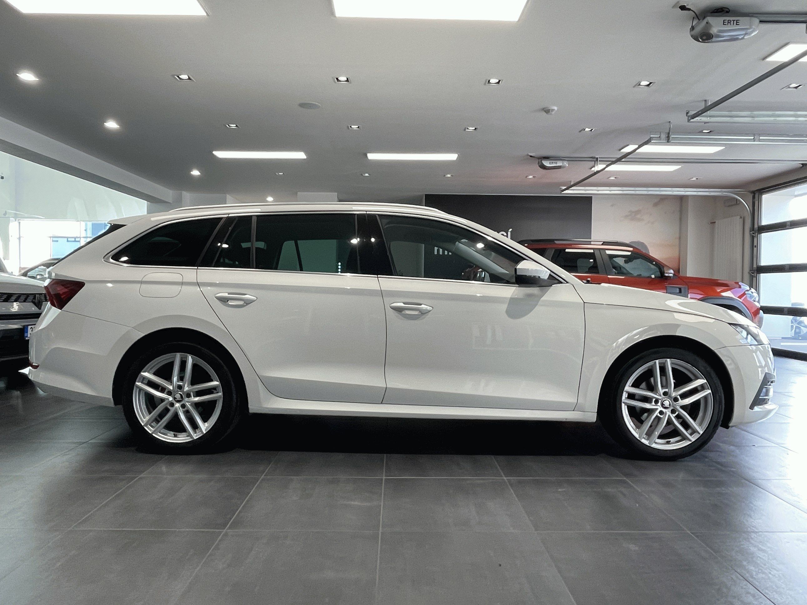 Škoda Octavia, Combi STYLE 2,0TDI 150k DSG - fotka 5
