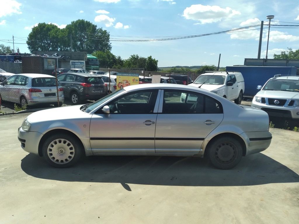 Škoda Superb, 2.0 i 85kW ČR, 2.MAJITEL - fotka 4