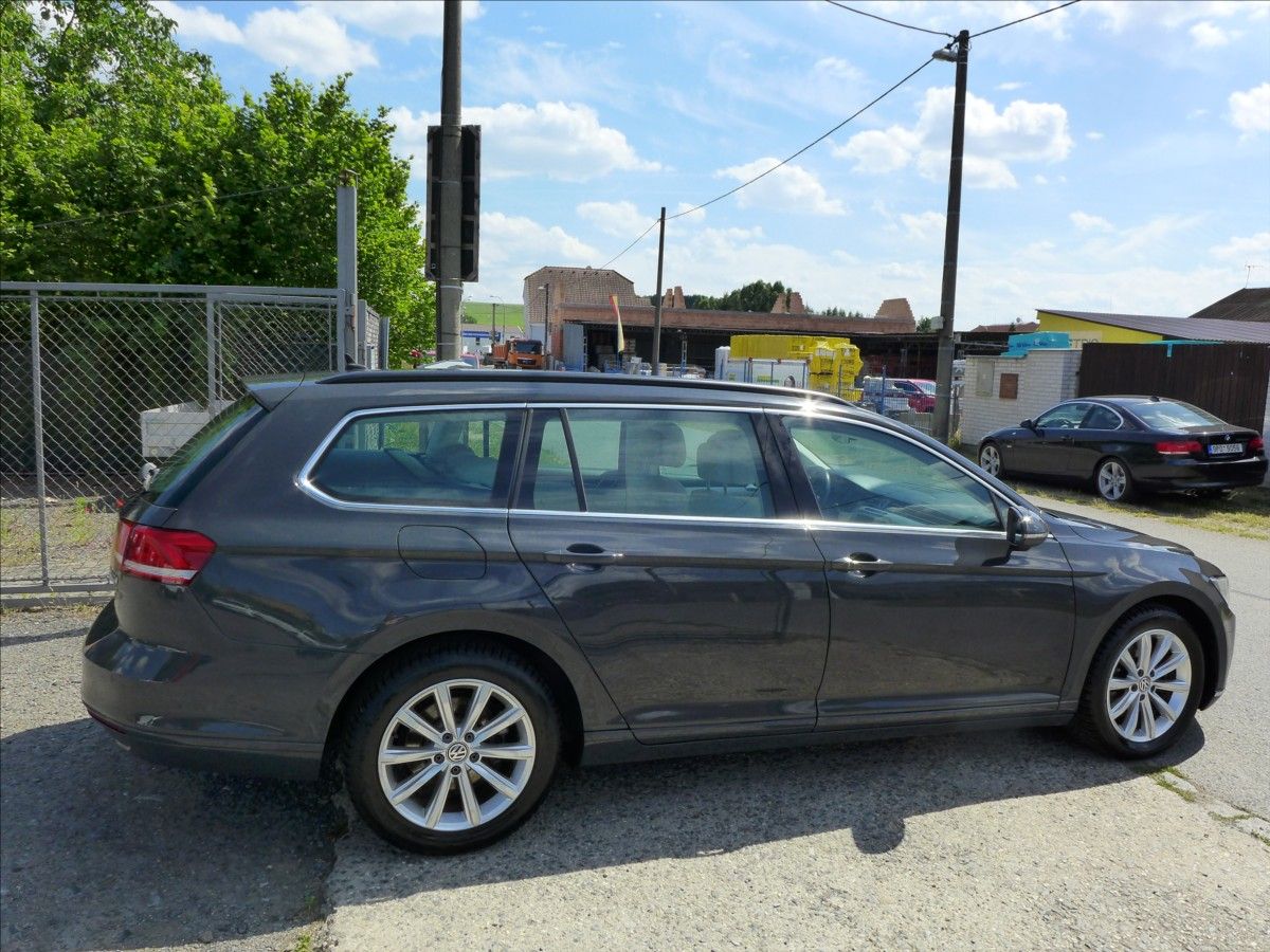 Volkswagen Passat, 1,6 TDI  COMFORTLINE, NAVI 1.M - fotka 5
