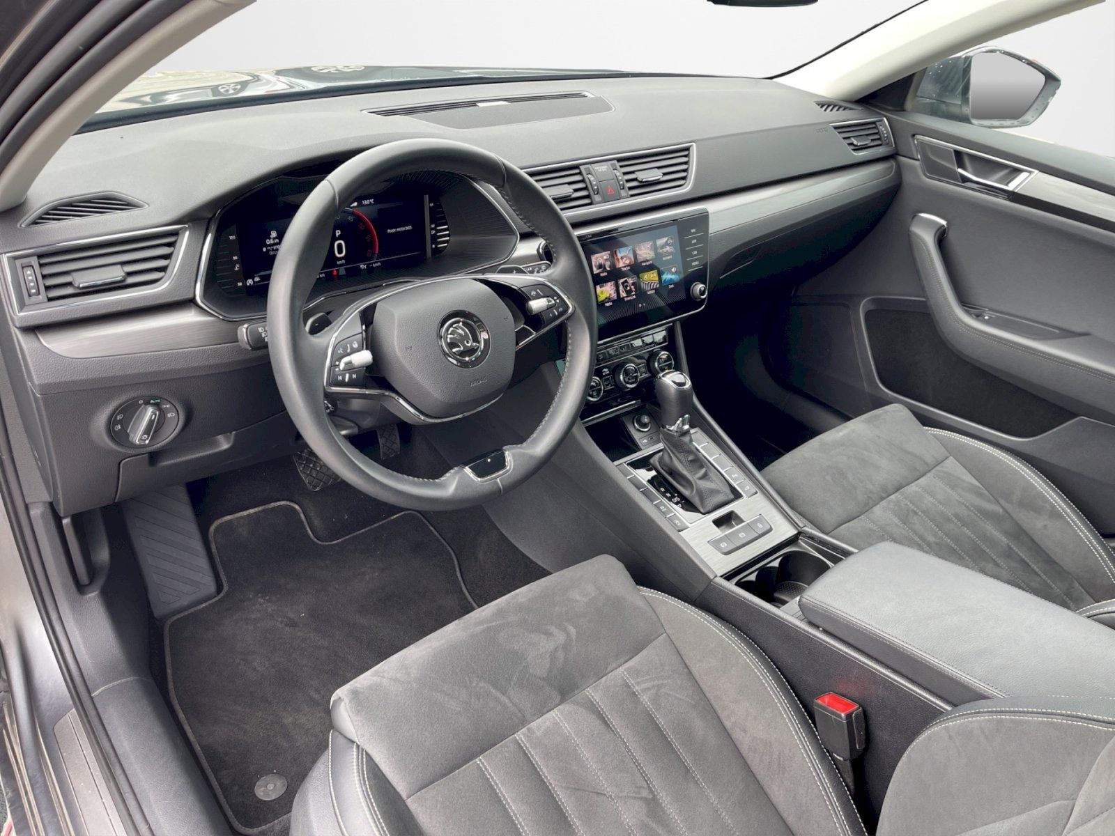 Škoda Superb, 2.0 TDI 110kW DSG Style Plus c - fotka 5