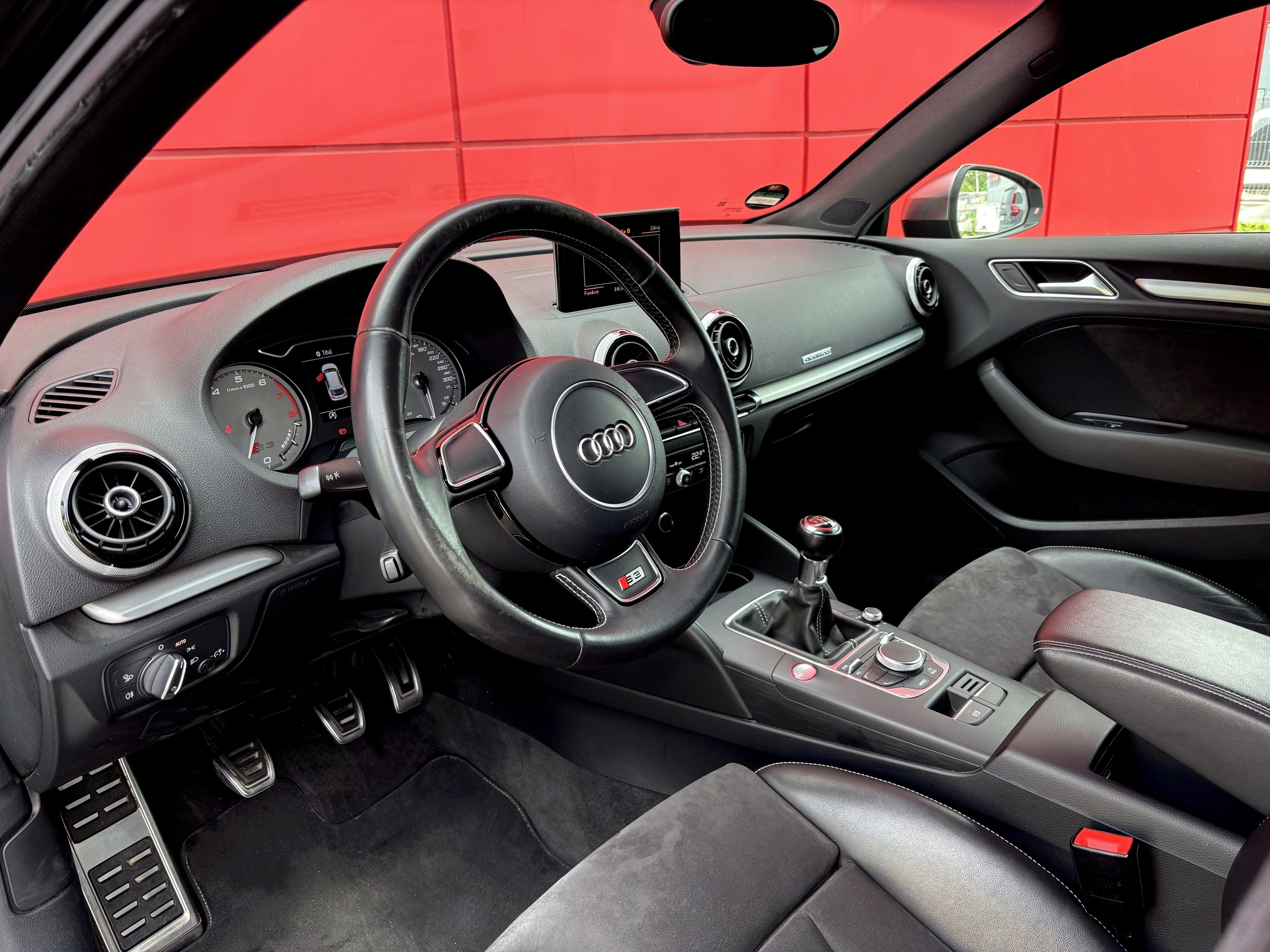 Audi S3, 2.0 TFSI 221kW Quattro Manuál - fotka 4