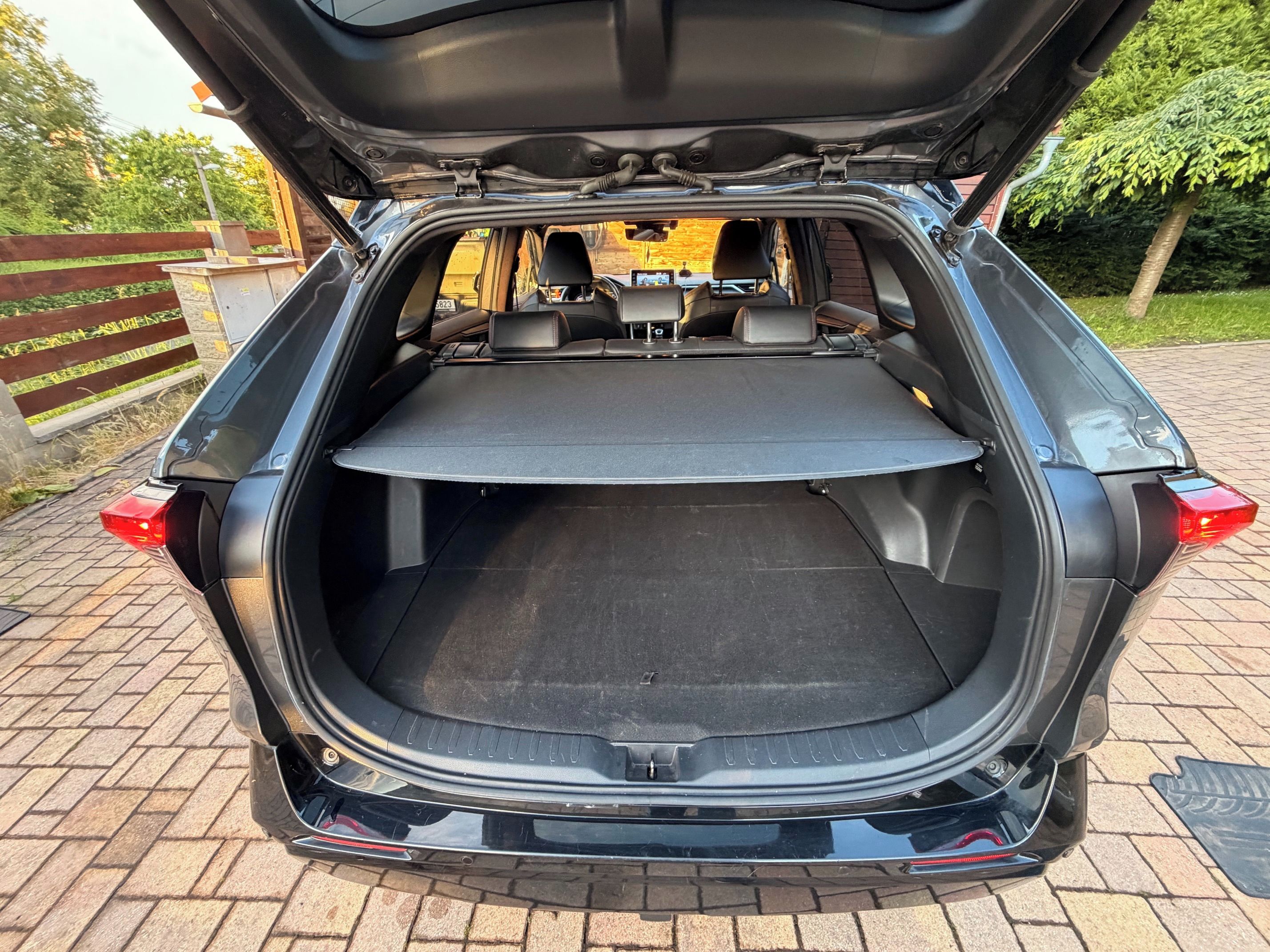 Toyota Rav4, Plug in 4 x 4 - fotka 6