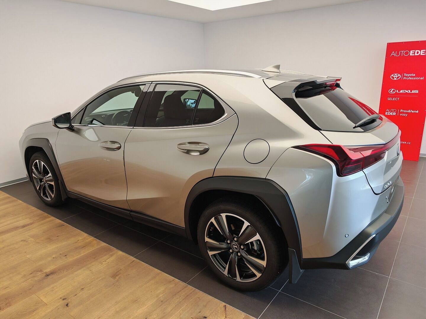 Lexus UX 250h, 250h 2WD Business Edition - fotka 6