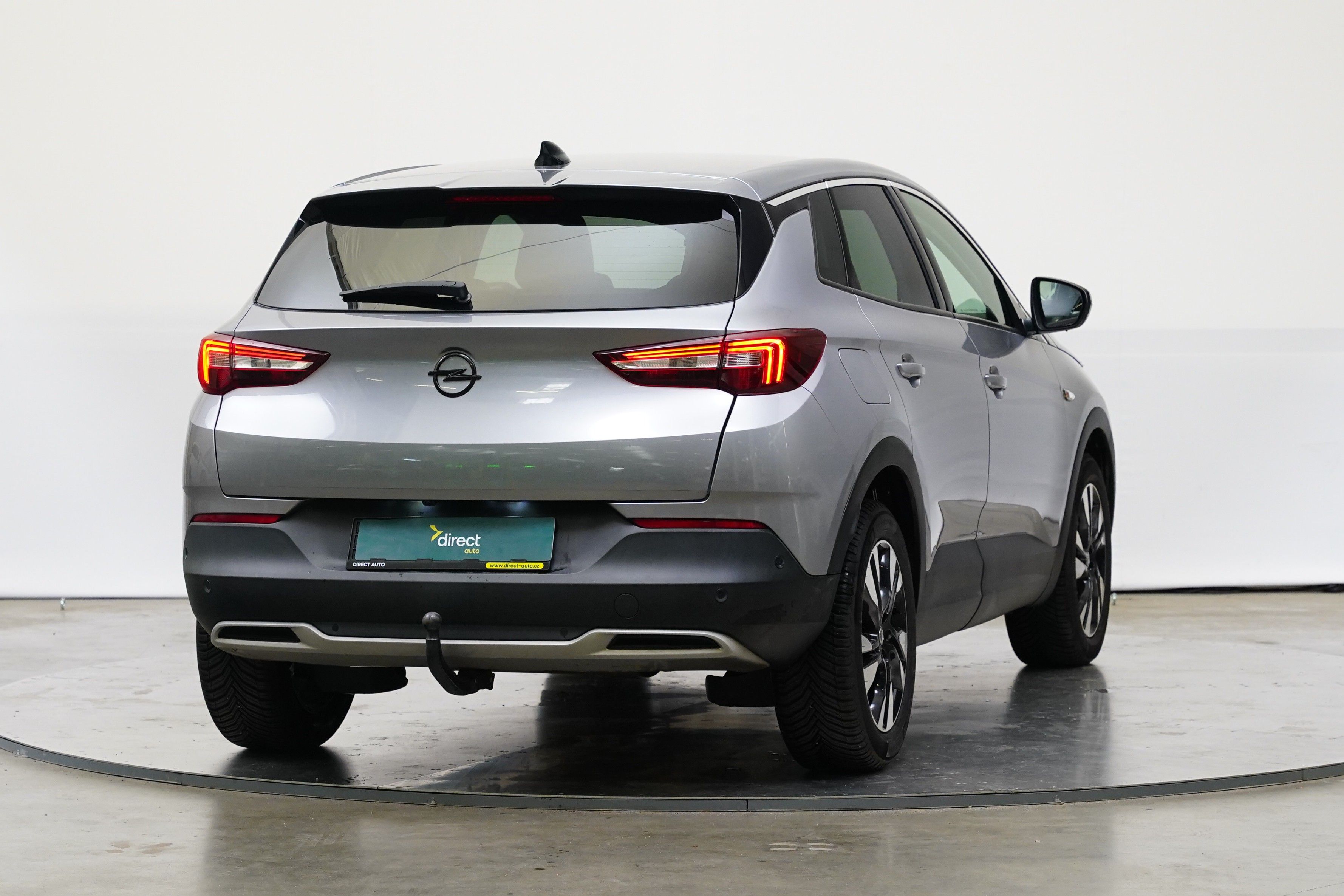 Opel Grandland X, 1.2 Turbo 96 kW Business - fotka 2